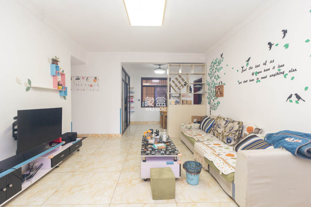 三景华御  2室2厅1卫    47.8万 三景华御  2室2厅1卫    47.8万客厅