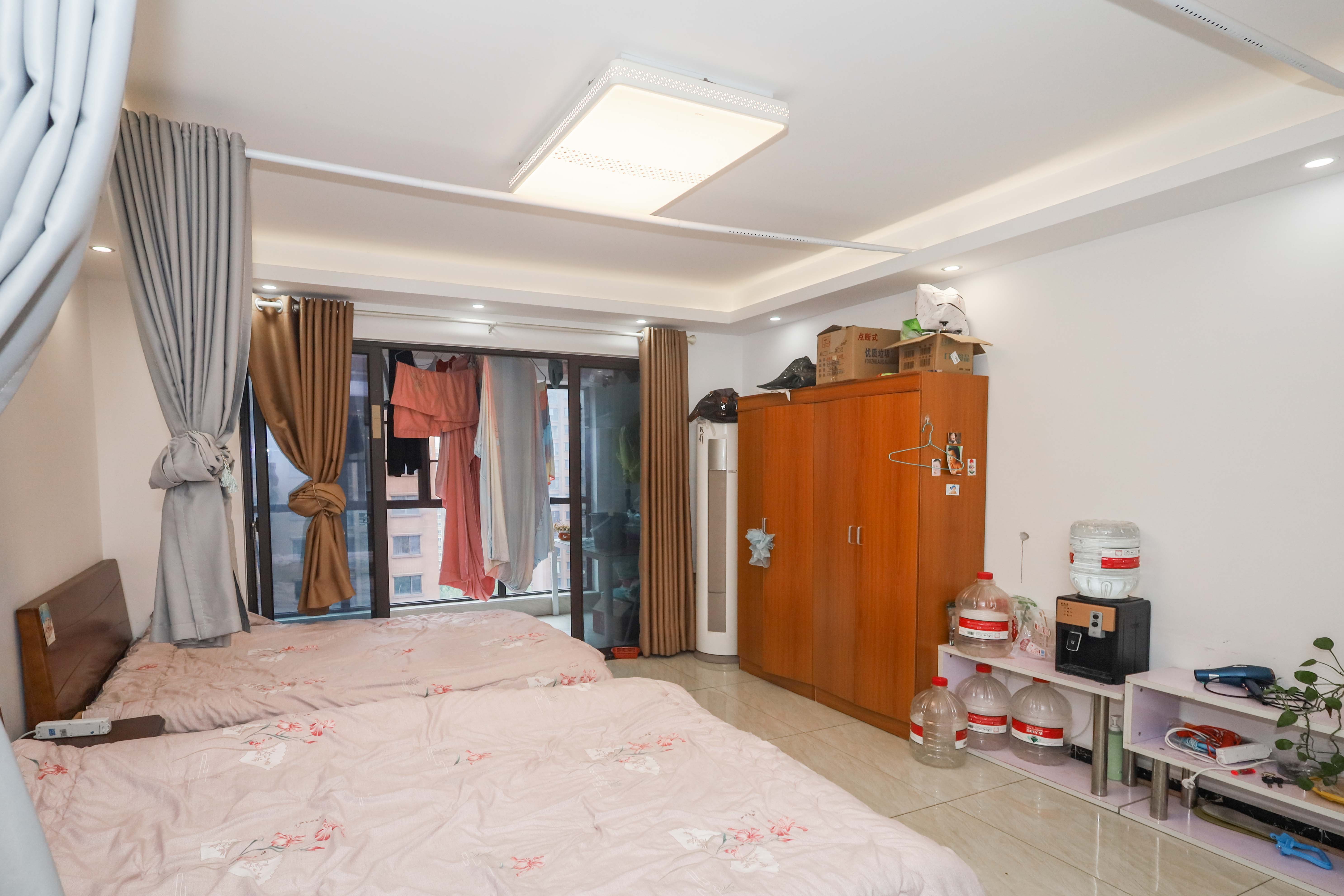 中冶中央公园  4室2厅2卫    135.0万客厅