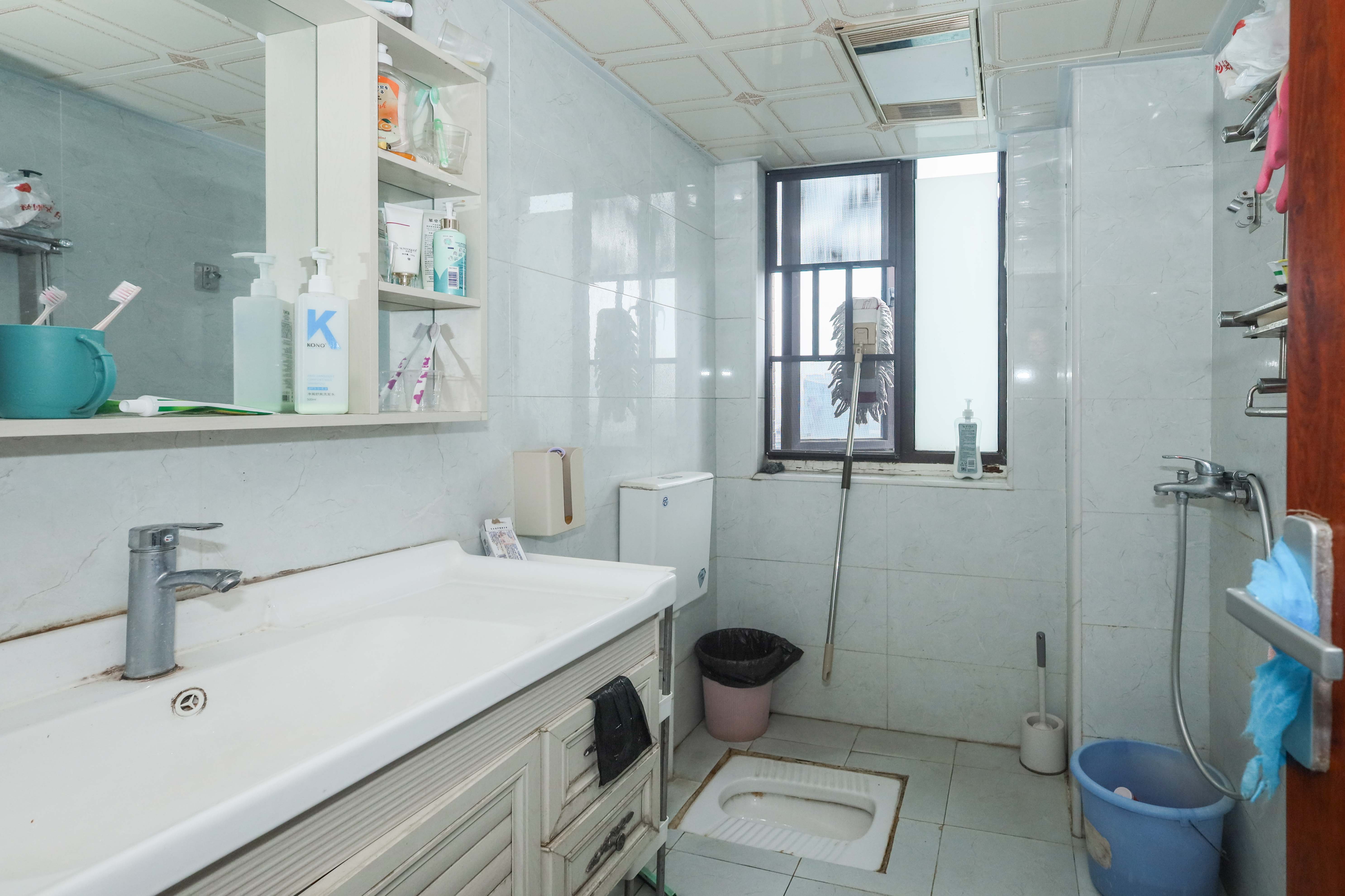 中冶中央公园  4室2厅2卫    135.0万卫生间