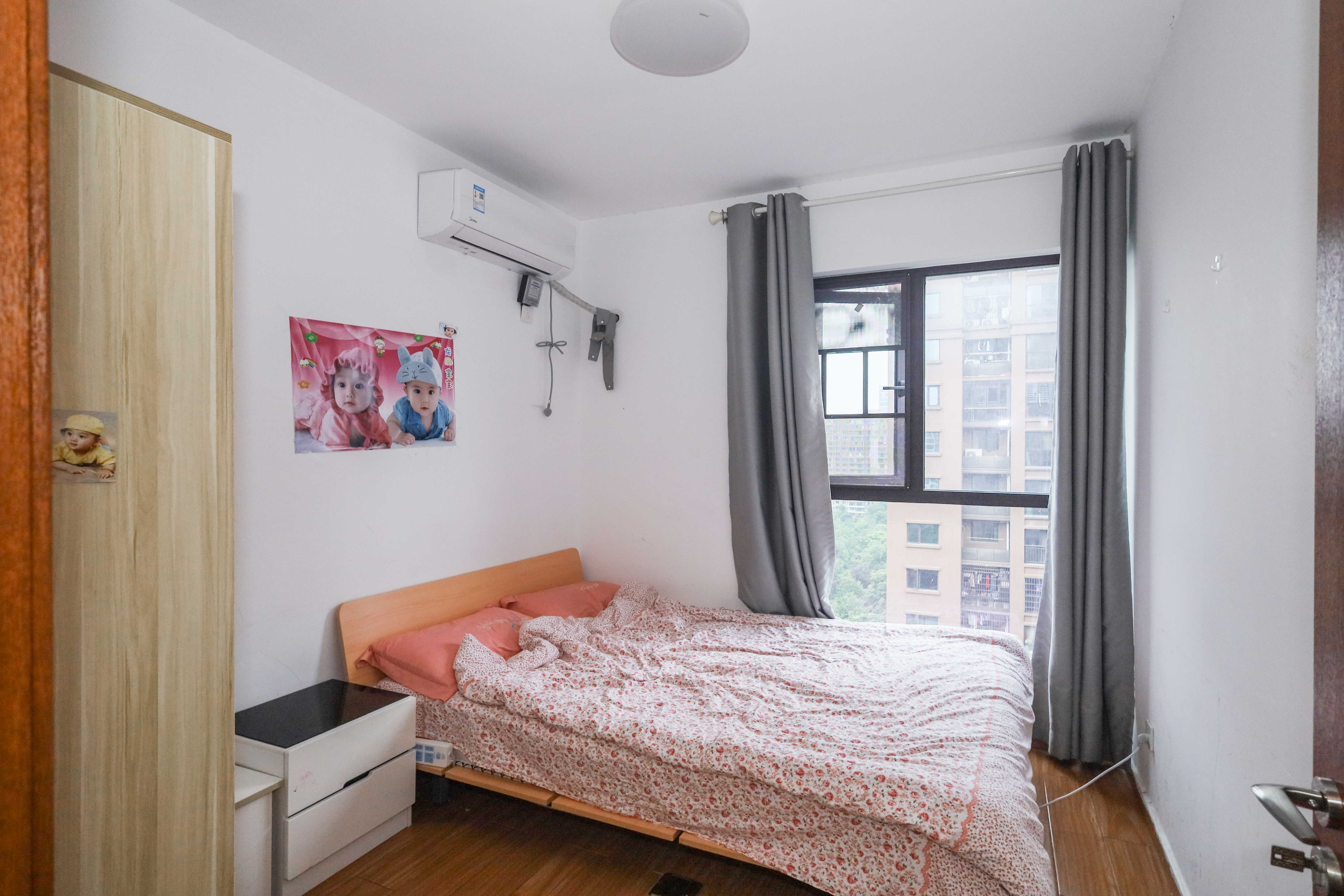 中冶中央公园  4室2厅2卫    135.0万卧室