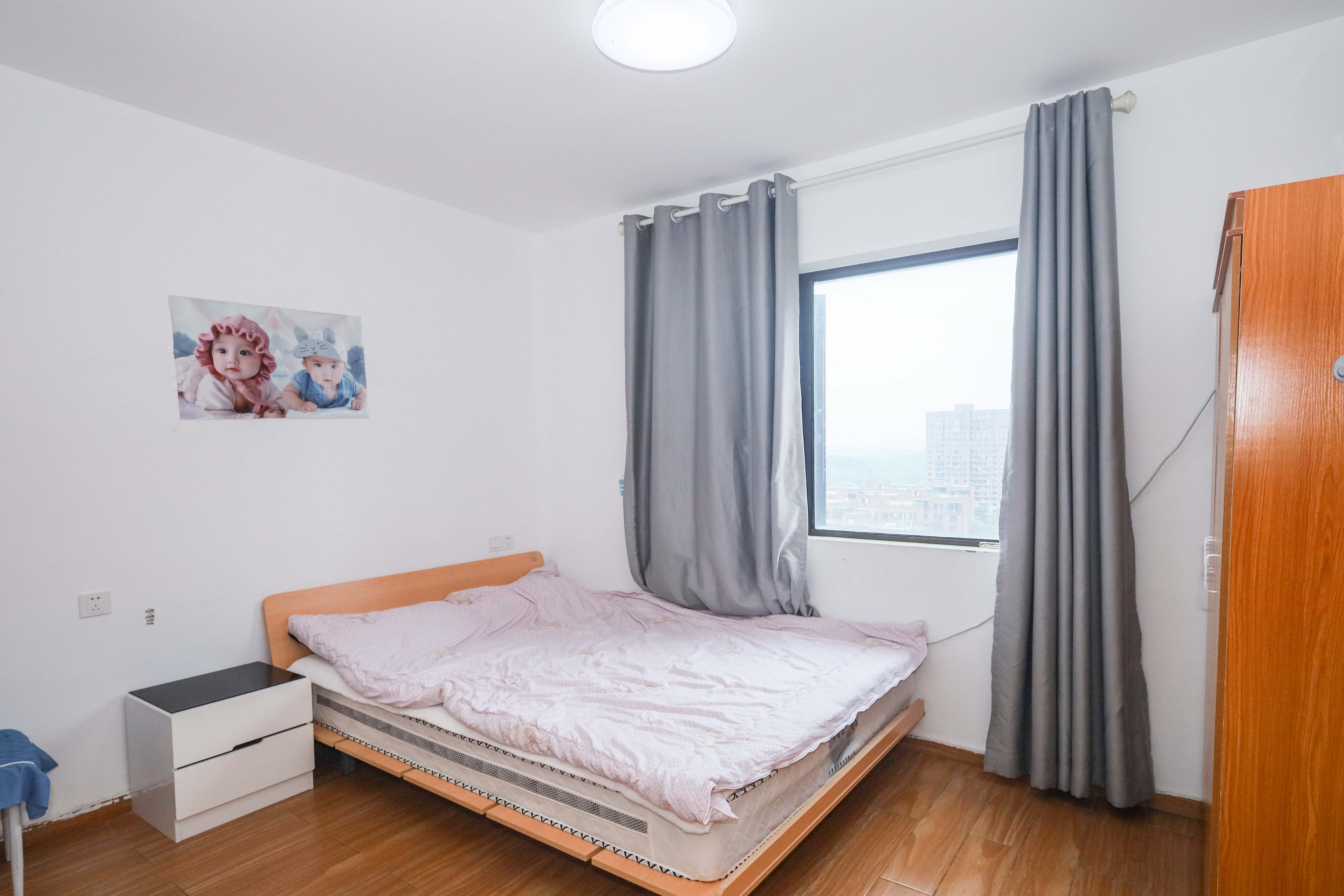 中冶中央公园  4室2厅2卫    135.0万卧室