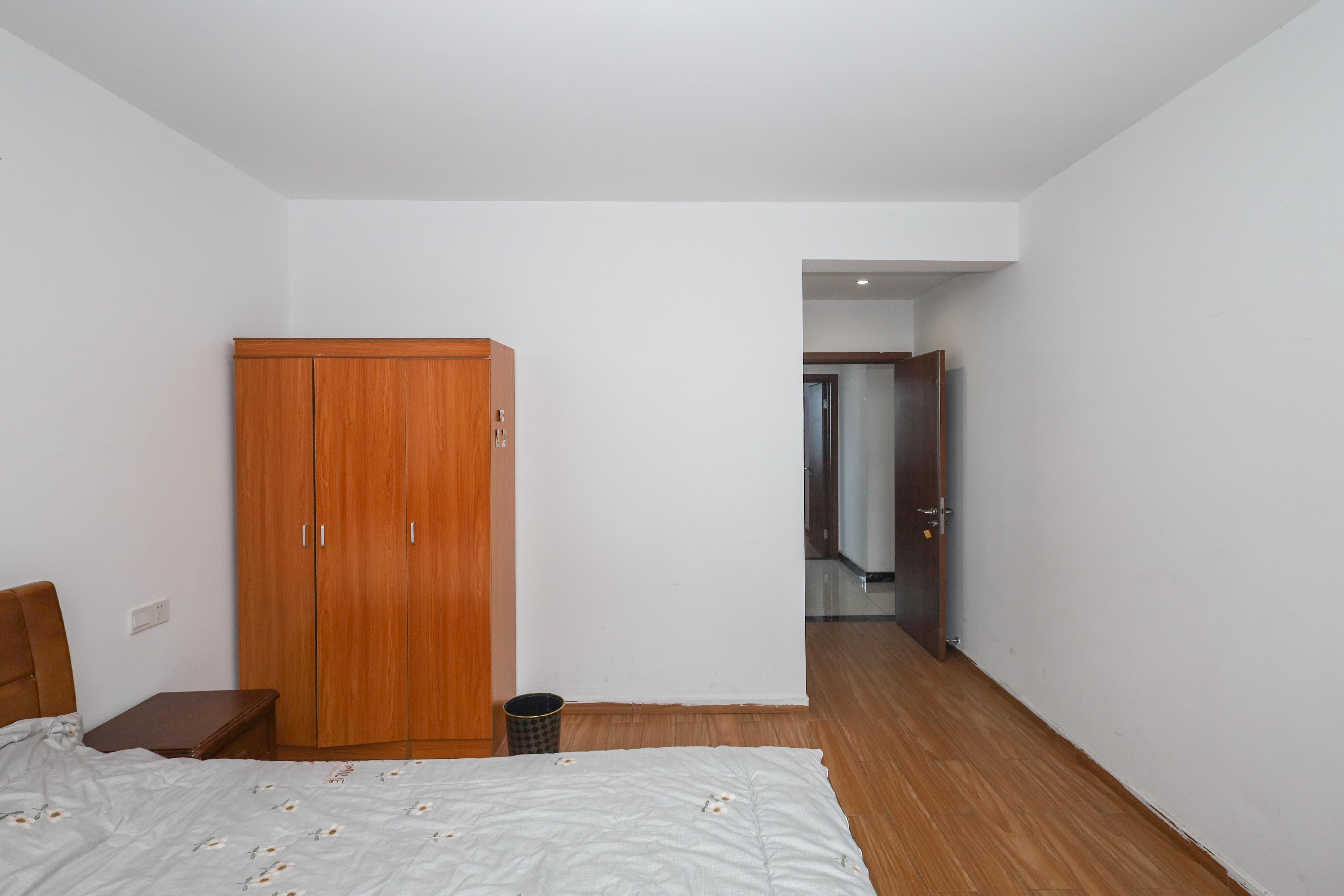 中冶中央公园  4室2厅2卫    135.0万卧室