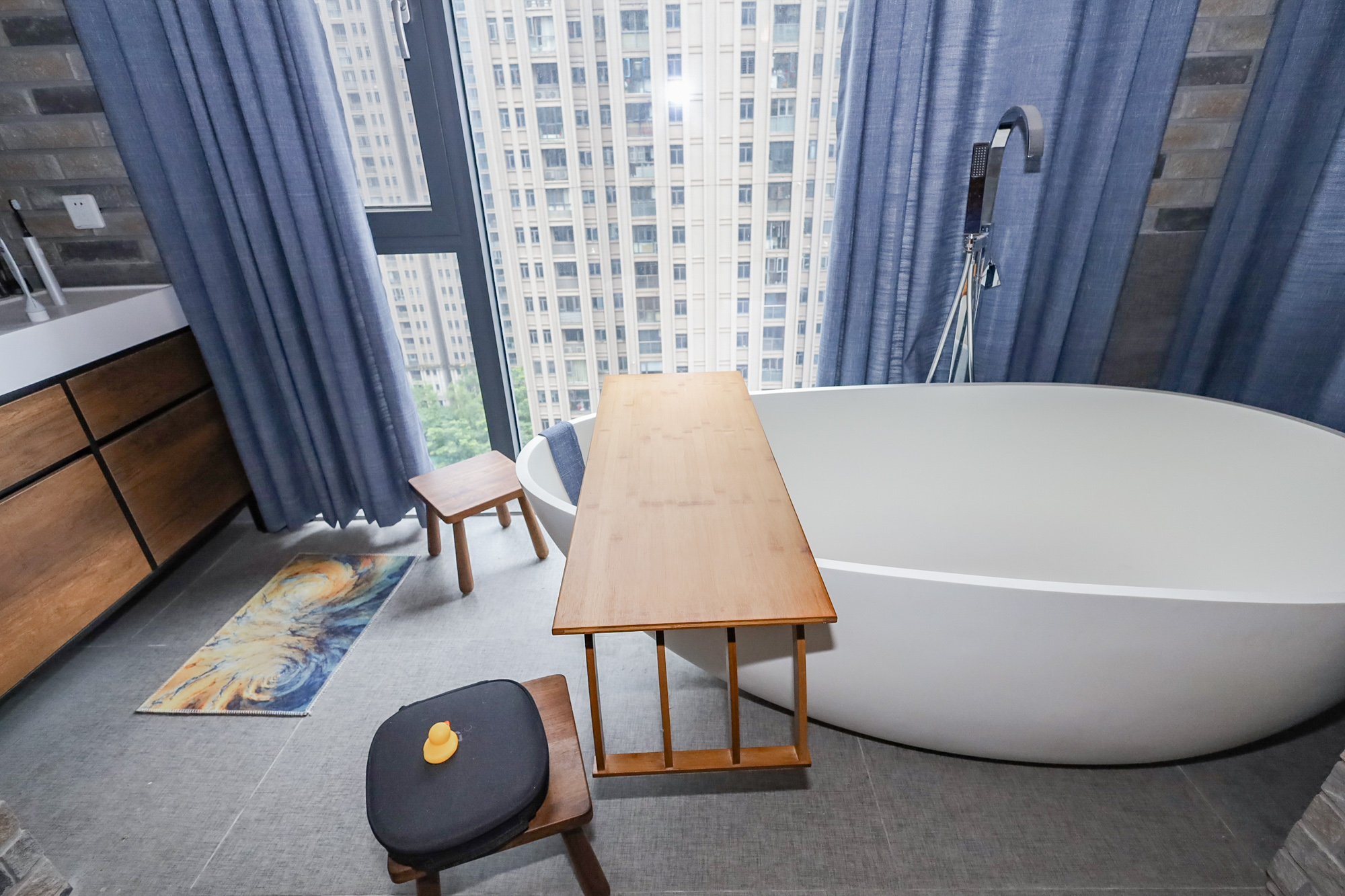 八方小区B区  3室2厅2卫   458.00万阳台