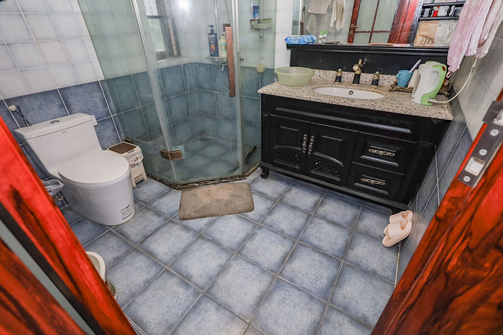 八方小区C区  3室2厅2卫    385.0万 八方小区C区  3室2厅2卫    385.0万卫生间