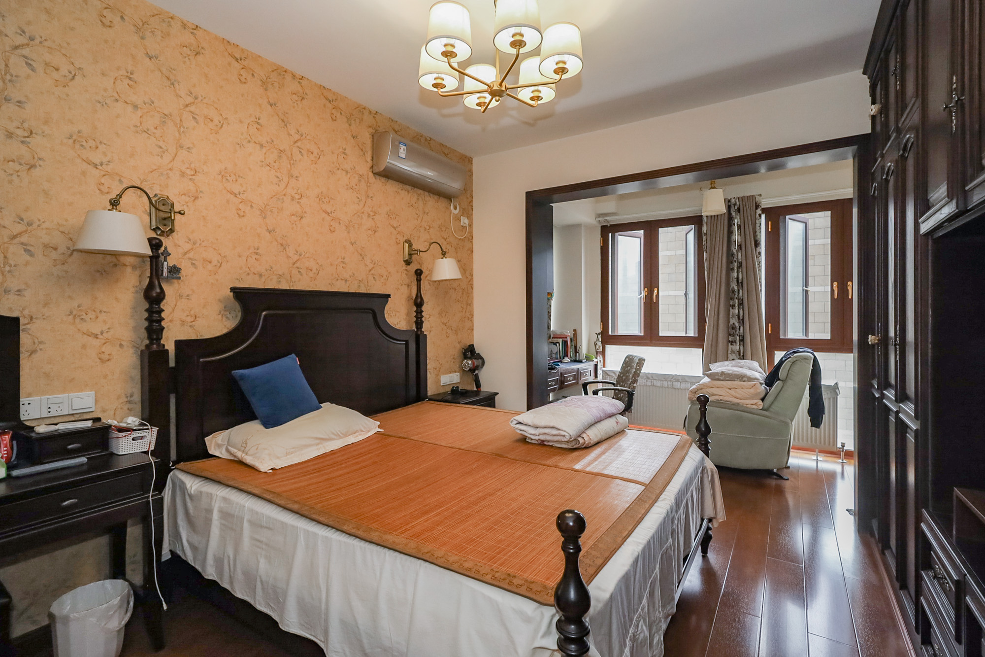 八方小区C区  3室2厅2卫    385.0万 八方小区C区  3室2厅2卫    385.0万卧室