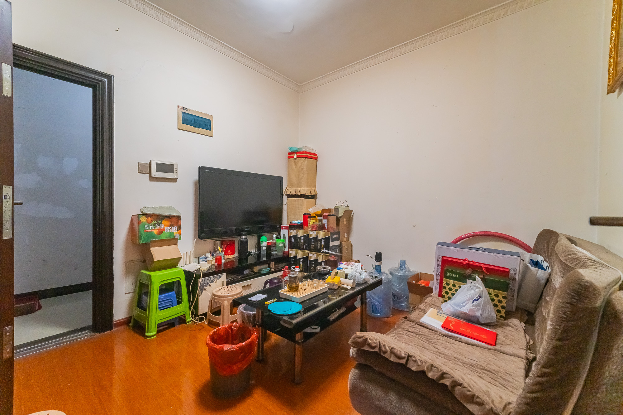 泊林晶城 1室1厅1卫 22.0万 泊林晶城 1室1厅1卫 22.0万客厅