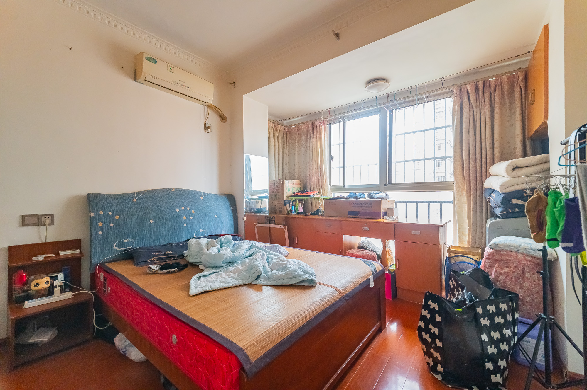 泊林晶城 1室1厅1卫 22.0万 泊林晶城 1室1厅1卫 22.0万卧室