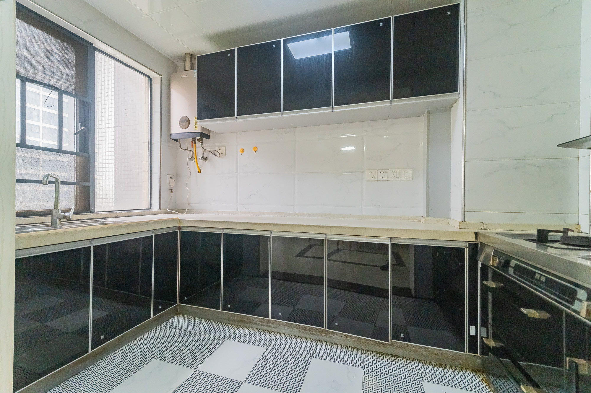 蓝山郡  4室2厅2卫   128.00万厨房