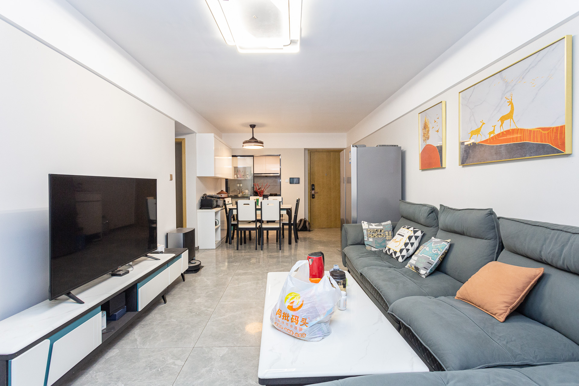 时代倾城四期 2室2厅1卫 83.0万 时代倾城四期 2室2厅1卫 83.0万客厅