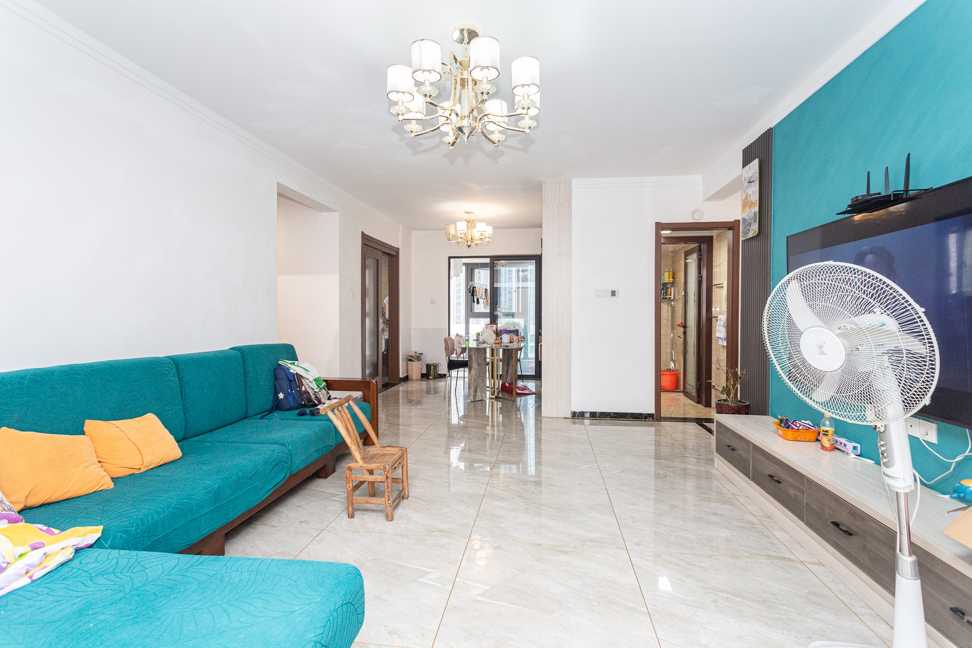 万润滨江天著  5室2厅2卫    173.8万 万润滨江天著  5室2厅2卫    173.8万客厅