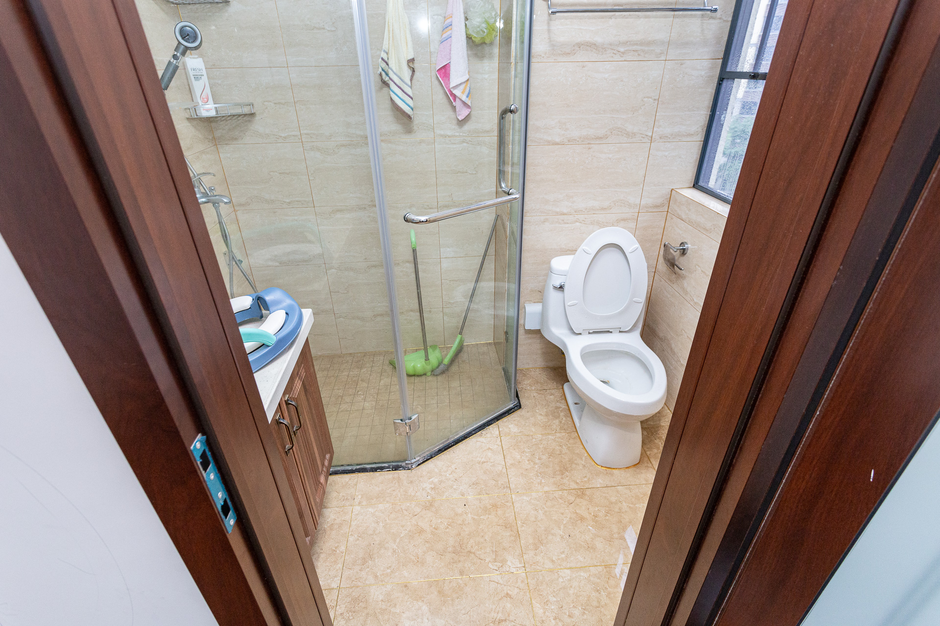 万润滨江天著  5室2厅2卫    173.8万 万润滨江天著  5室2厅2卫    173.8万卫生间