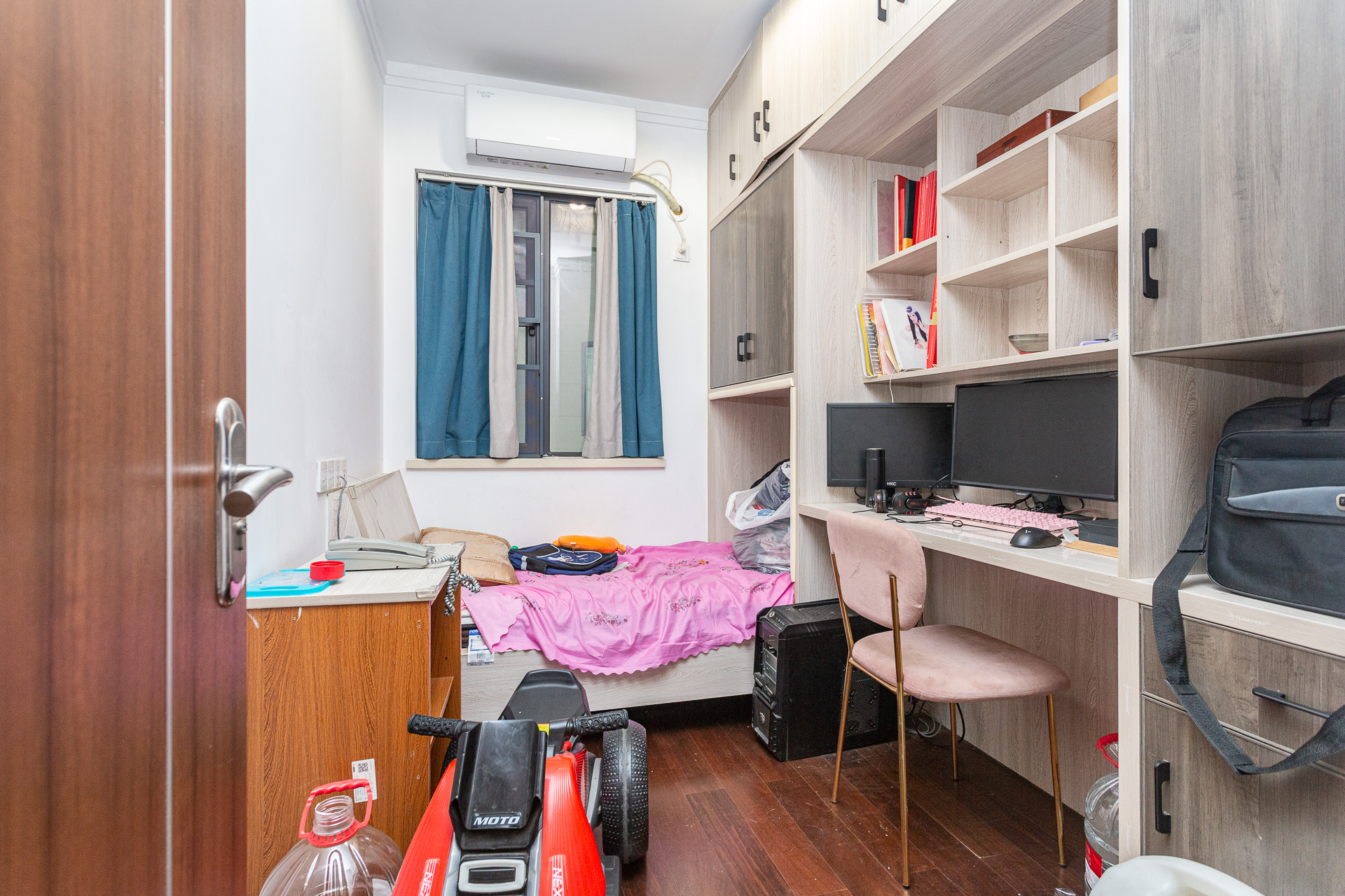 万润滨江天著  5室2厅2卫    173.8万 万润滨江天著  5室2厅2卫    173.8万卧室