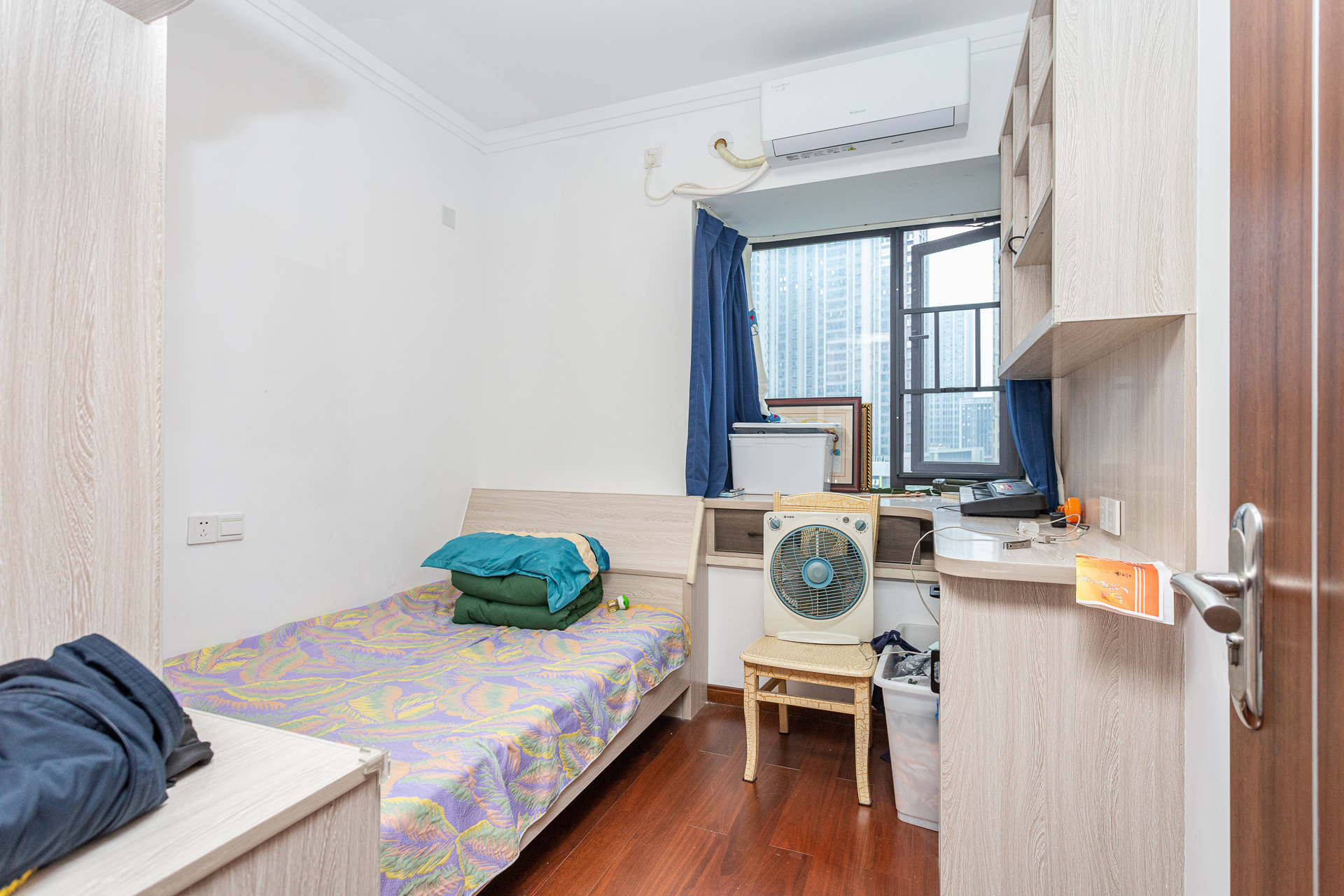 万润滨江天著  5室2厅2卫    173.8万 万润滨江天著  5室2厅2卫    173.8万卧室