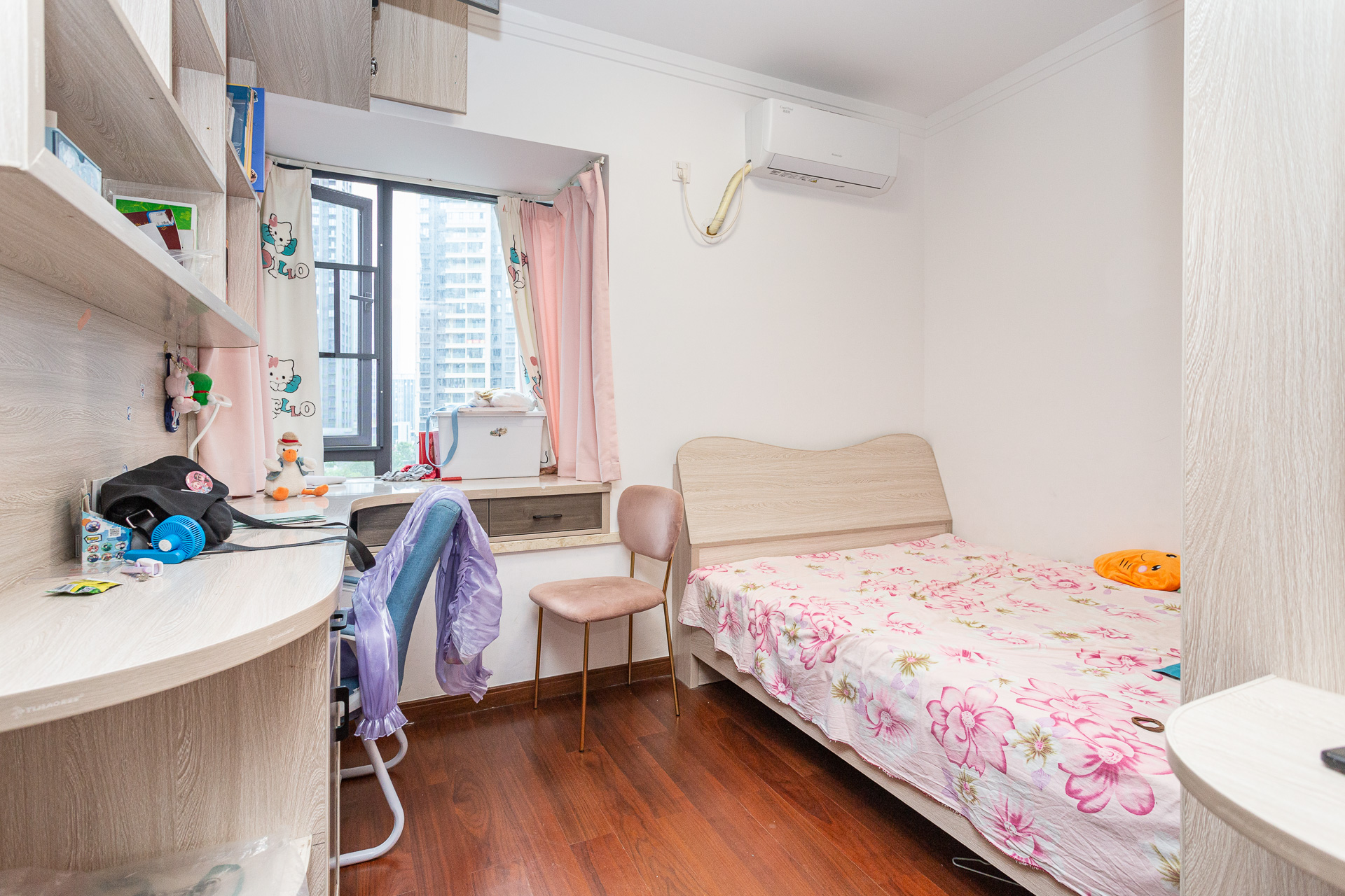 万润滨江天著  5室2厅2卫    173.8万 万润滨江天著  5室2厅2卫    173.8万卧室