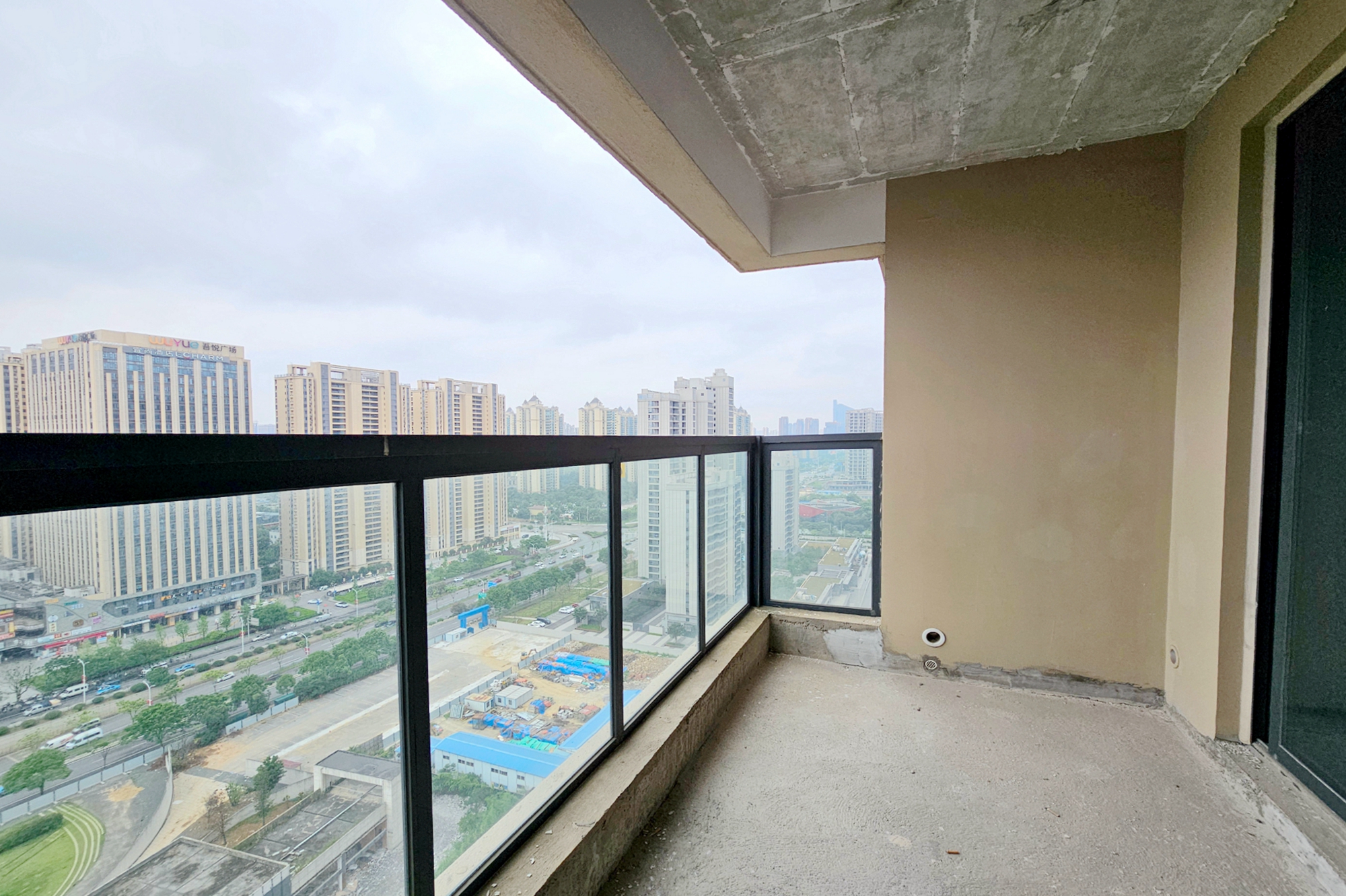 长房东旭国际  3室2厅2卫   132.00万其他