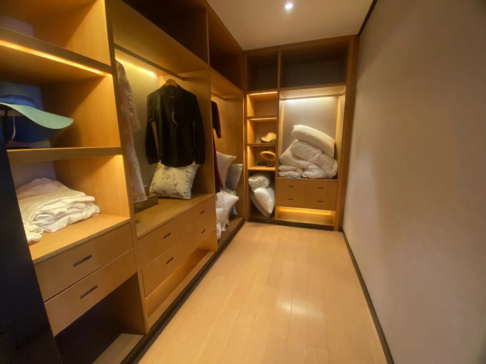 鸿洲江山  5室2厅3卫   1380.00万室内图