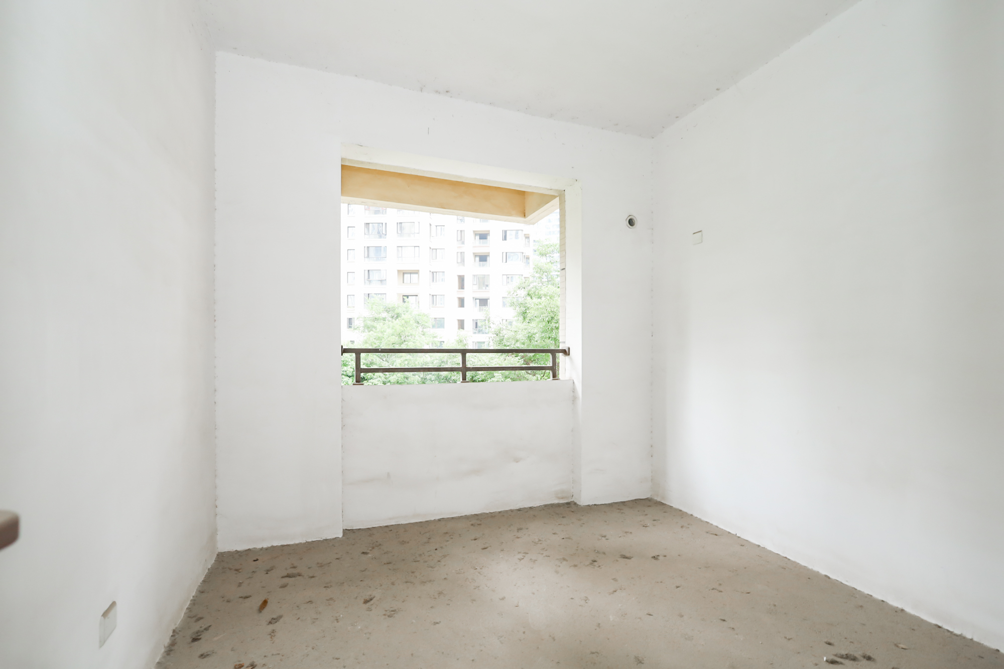 保利西海岸A区  4室2厅2卫    195.0万 保利西海岸A区  4室2厅2卫    195.0万卧室