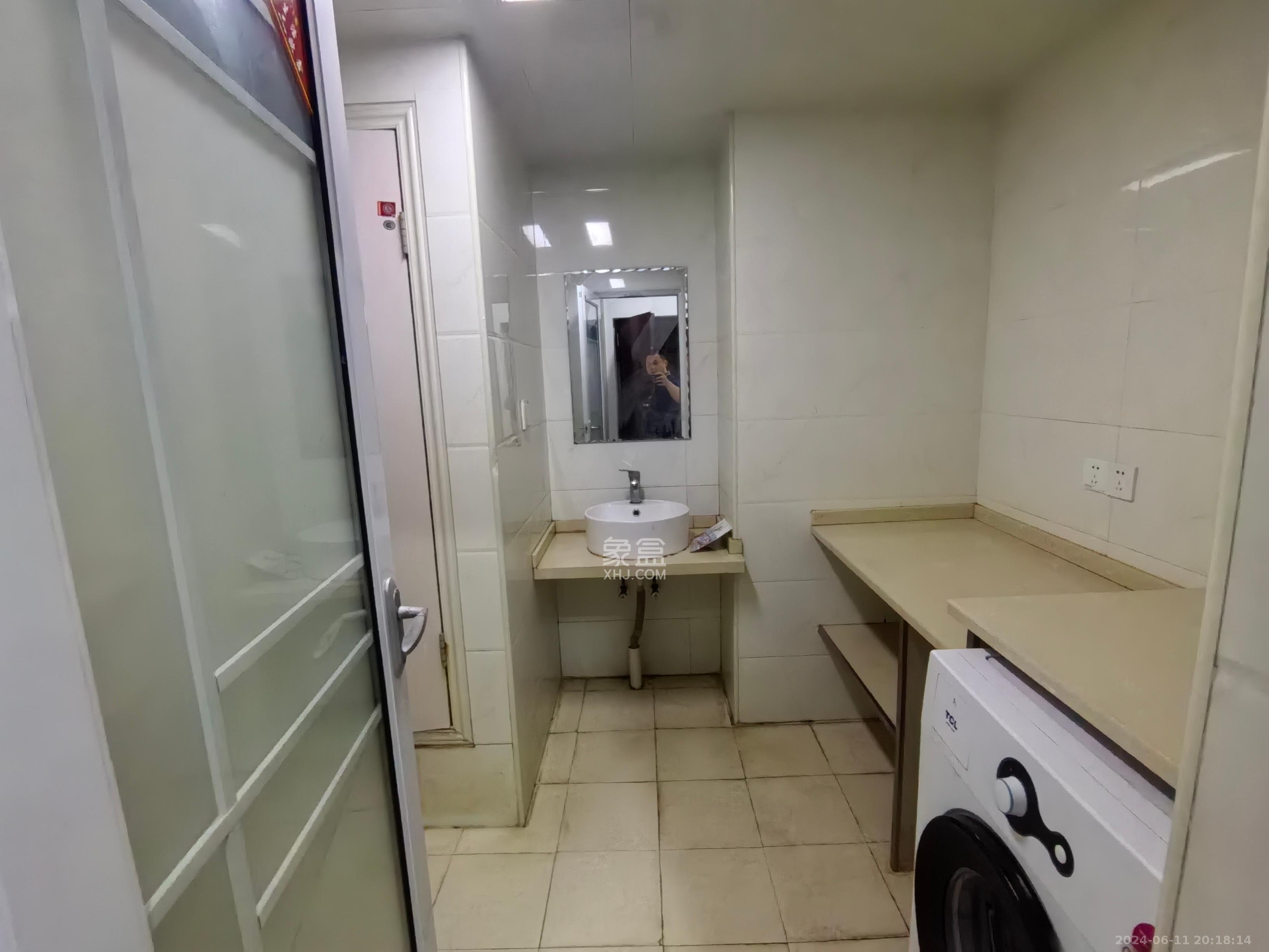 荣盛花语馨苑  1室1厅1卫    1400.0元/月 荣盛花语馨苑  1室1厅1卫    1400.0元/月室内图