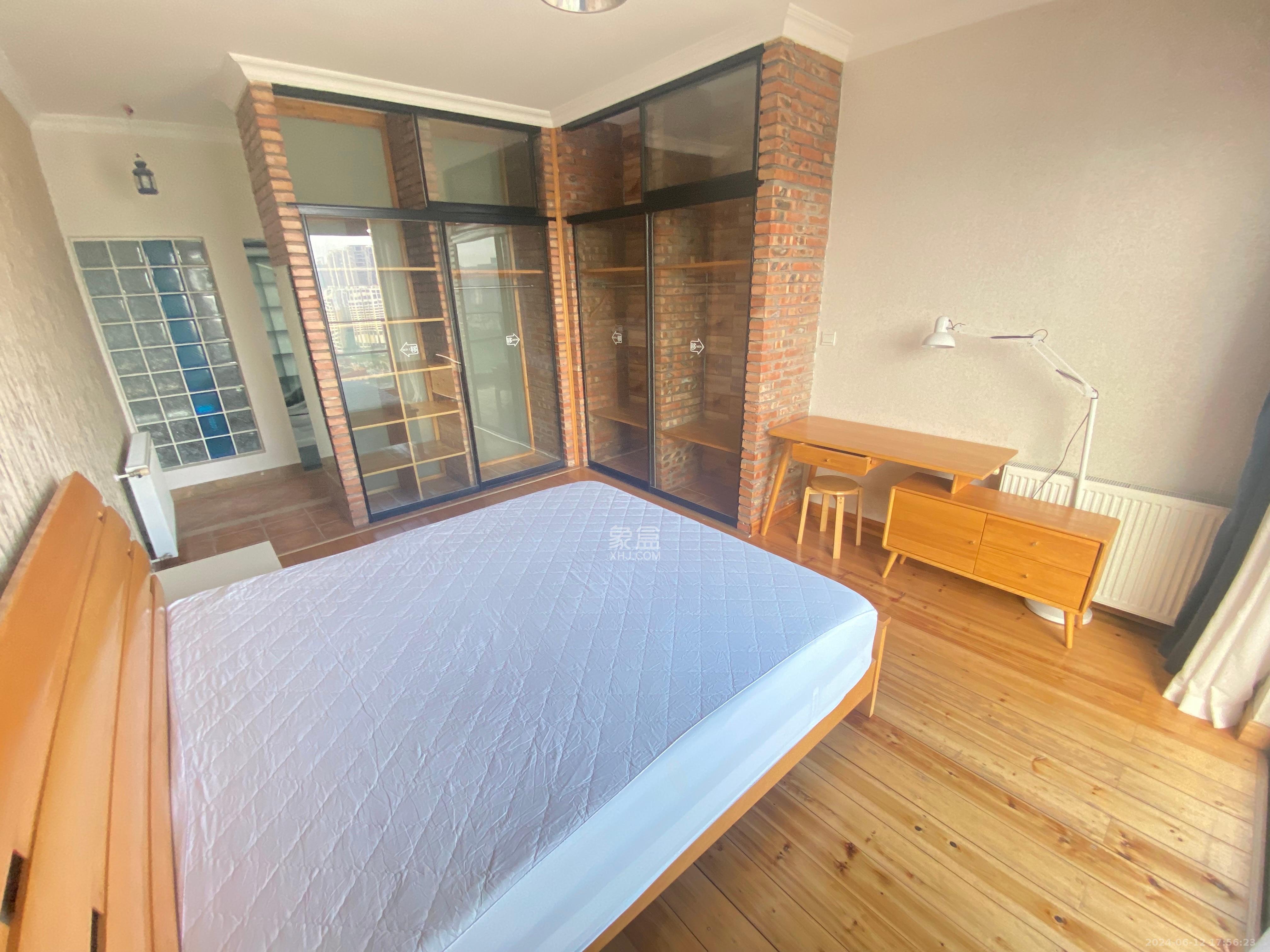 建鸿达华都（华都小户型及大华写字楼）  4室2厅3卫   7500.00元/月室内图