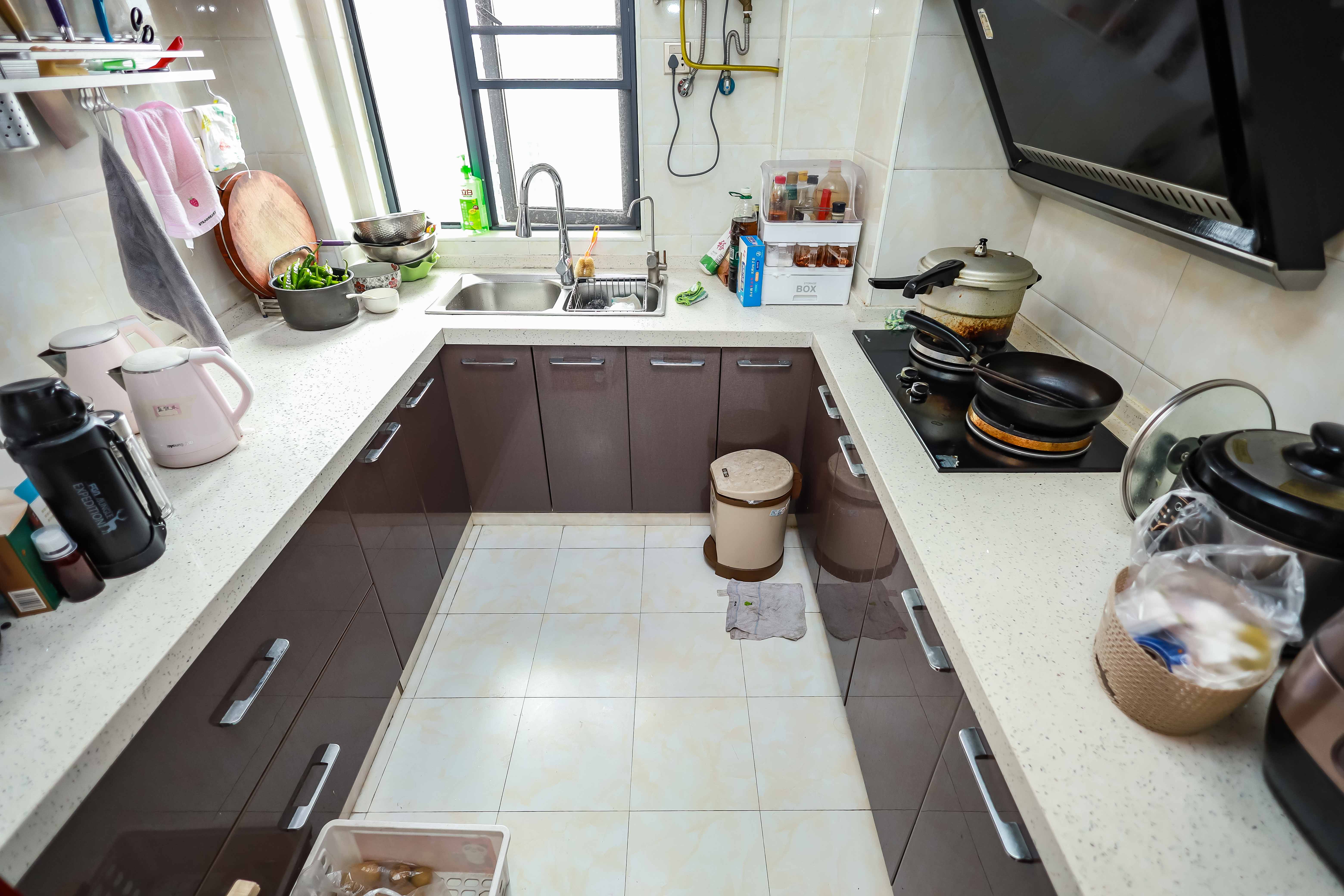 荣盛花语馨苑  3室2厅1卫    70.0万厨房