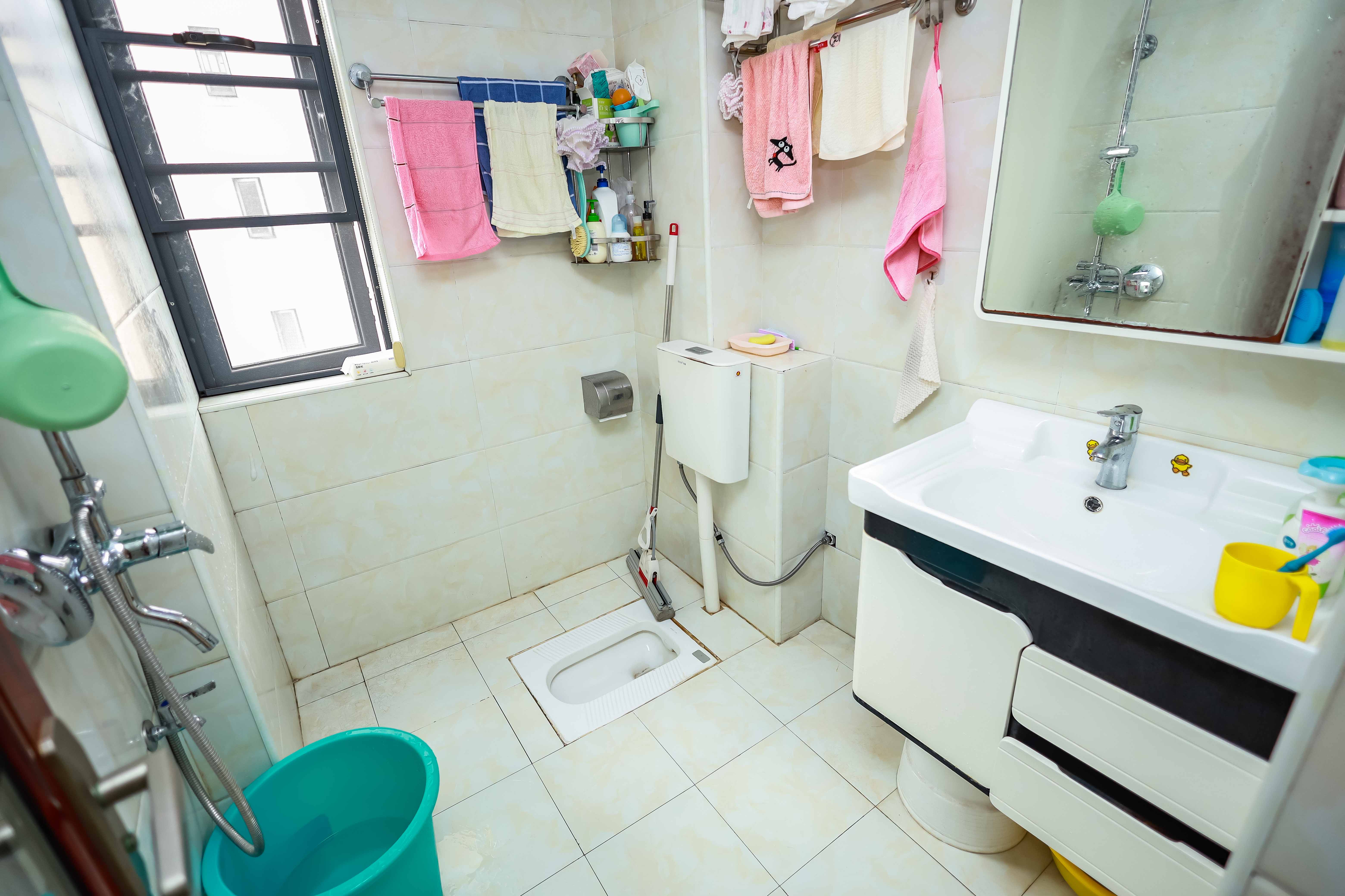 荣盛花语馨苑  3室2厅1卫    70.0万卫生间