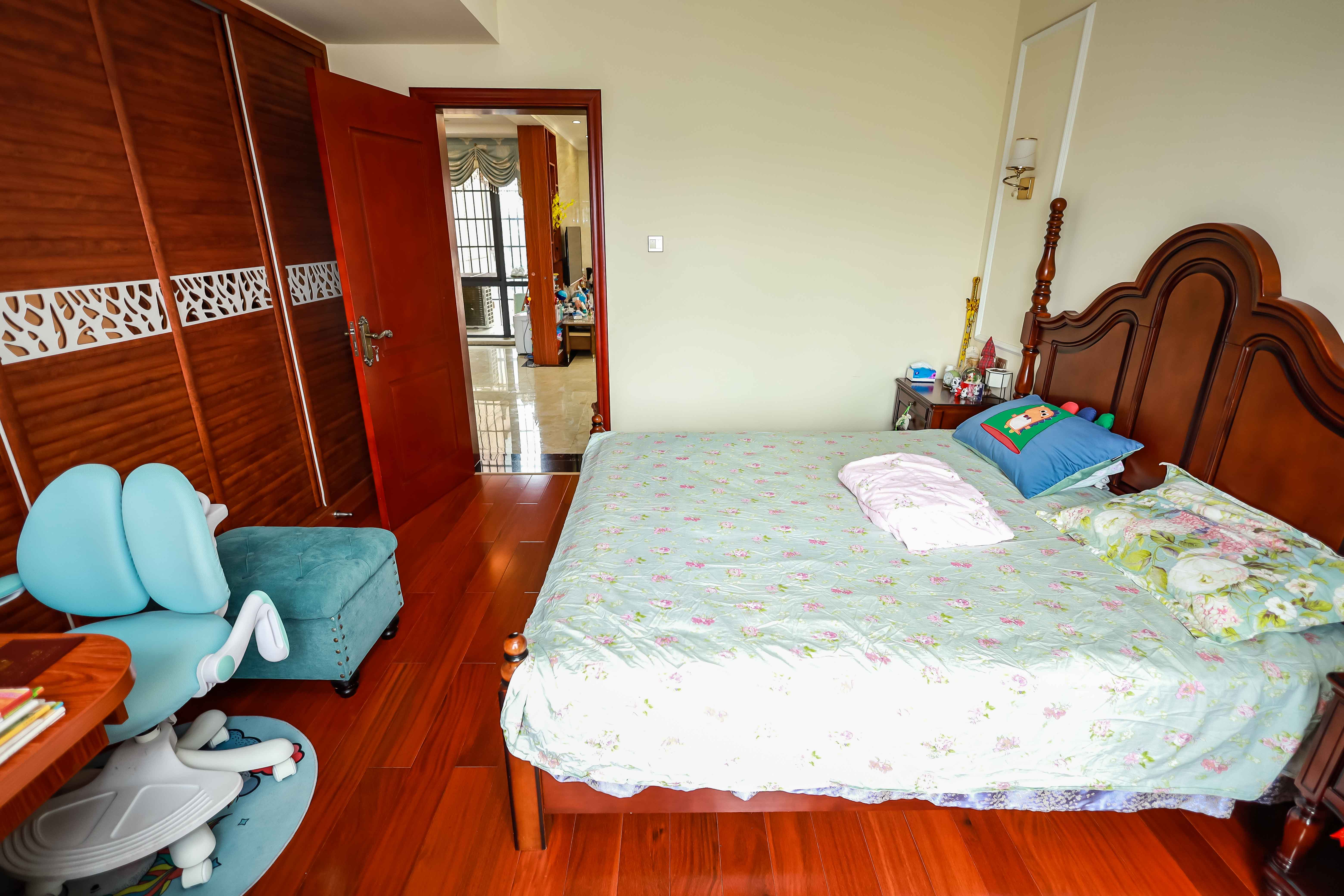 荣盛花语馨苑  3室2厅1卫    70.0万卧室