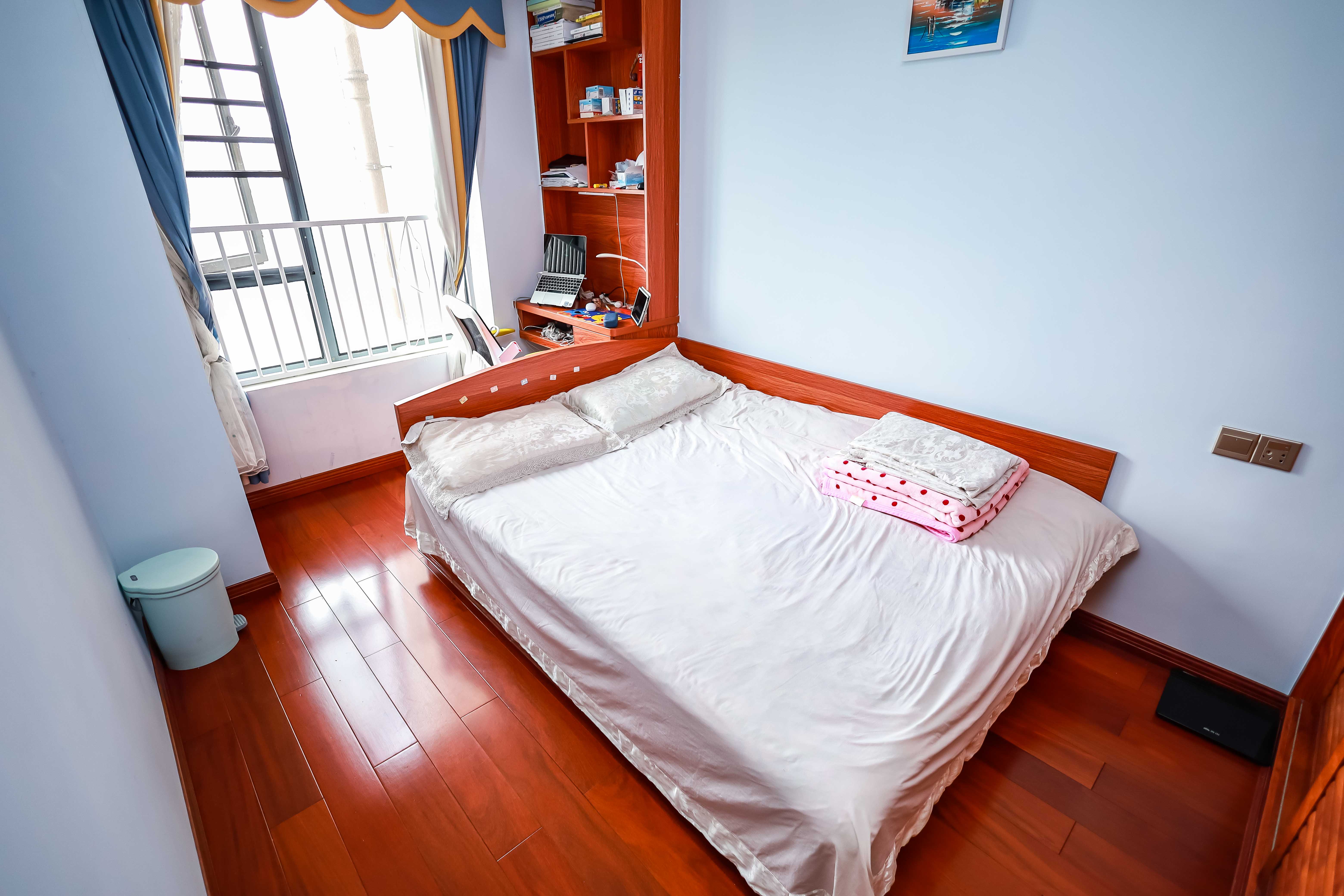 荣盛花语馨苑  3室2厅1卫    70.0万卧室