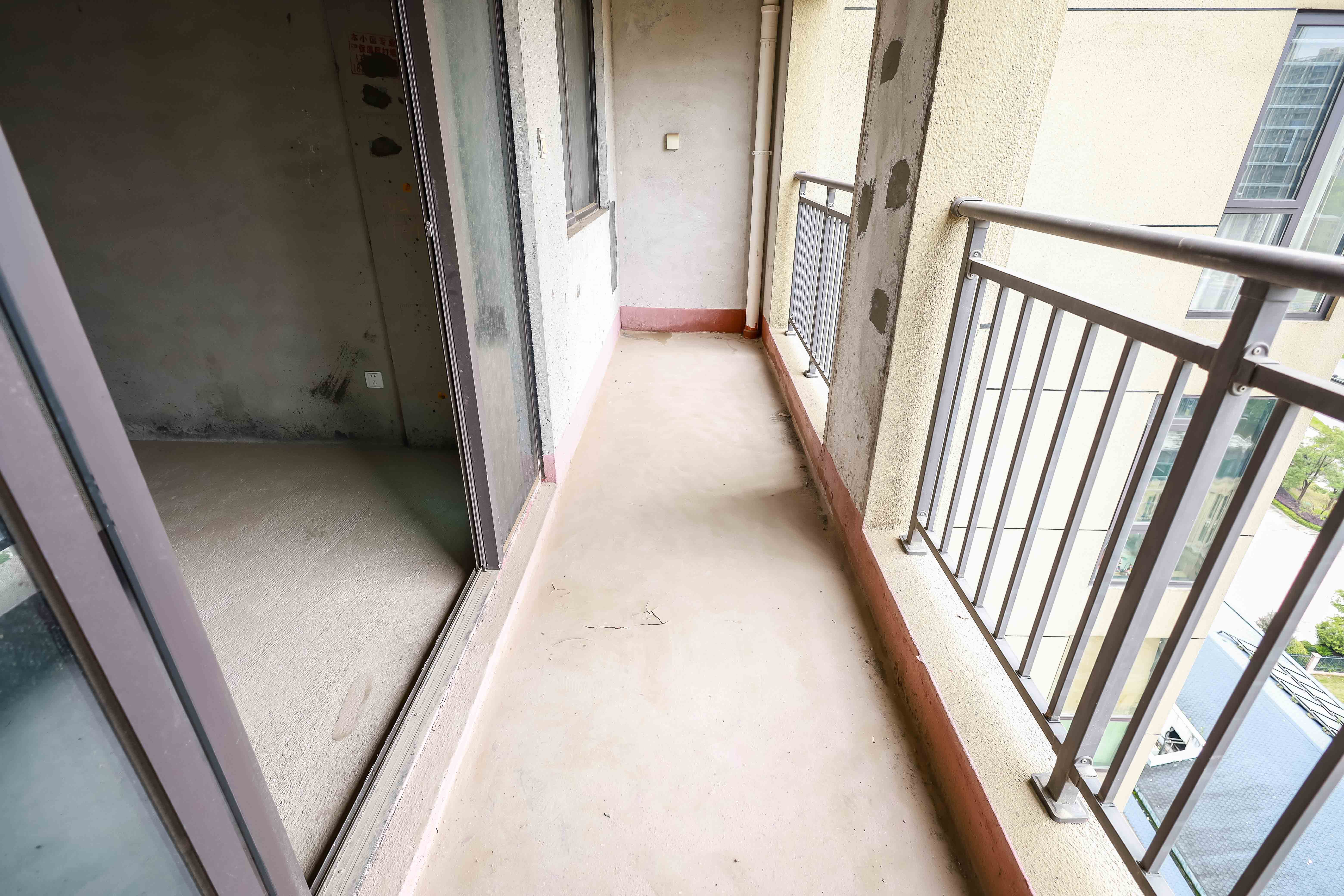 通号岭绣苑  4室2厅2卫   96.00万阳台