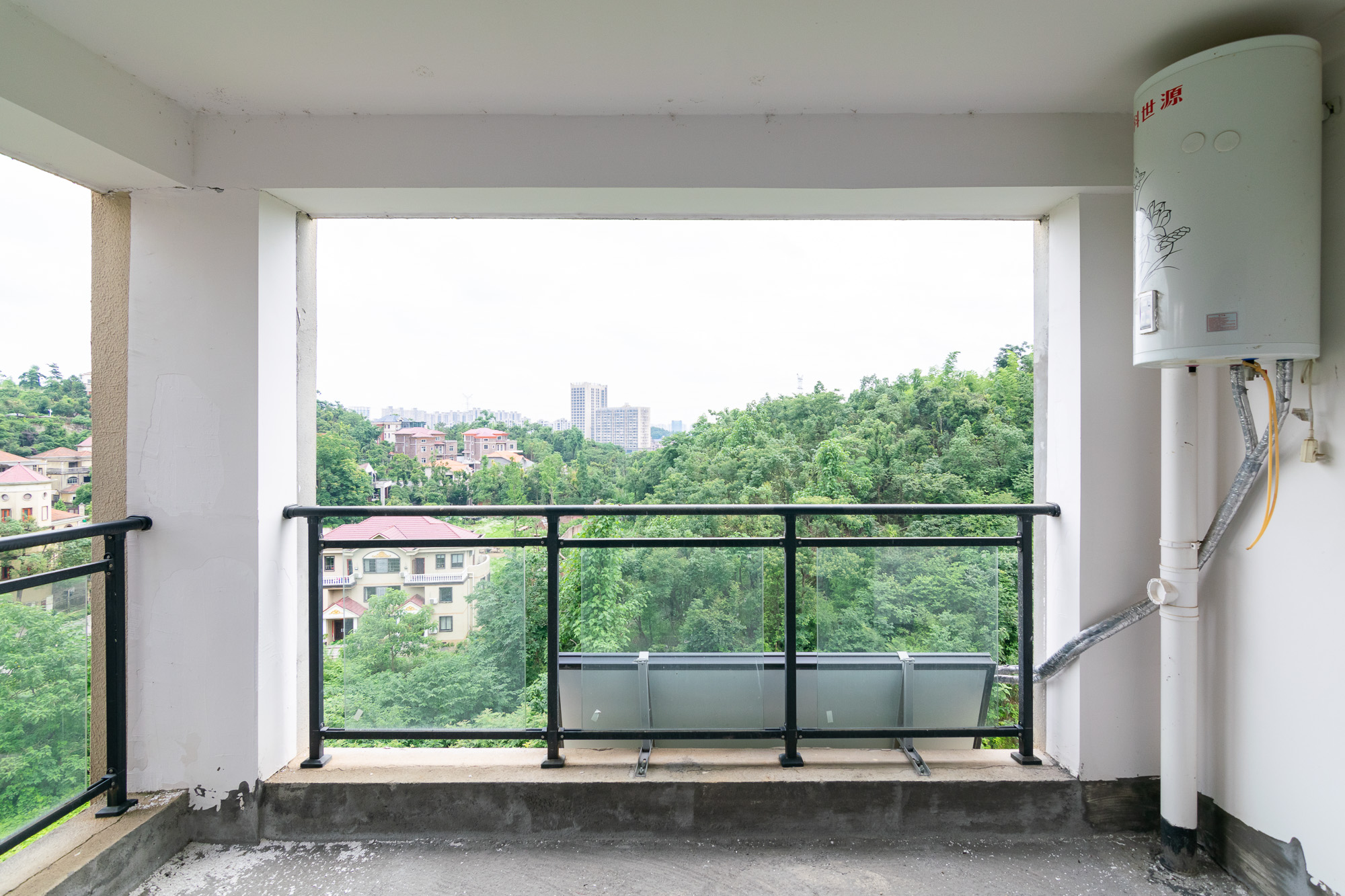 润和谷山郡(悦禧山庄水榭花都) 3室2厅2卫 107.0万 润和谷山郡(悦禧山庄水榭花都) 3室2厅2卫 107.0万阳台