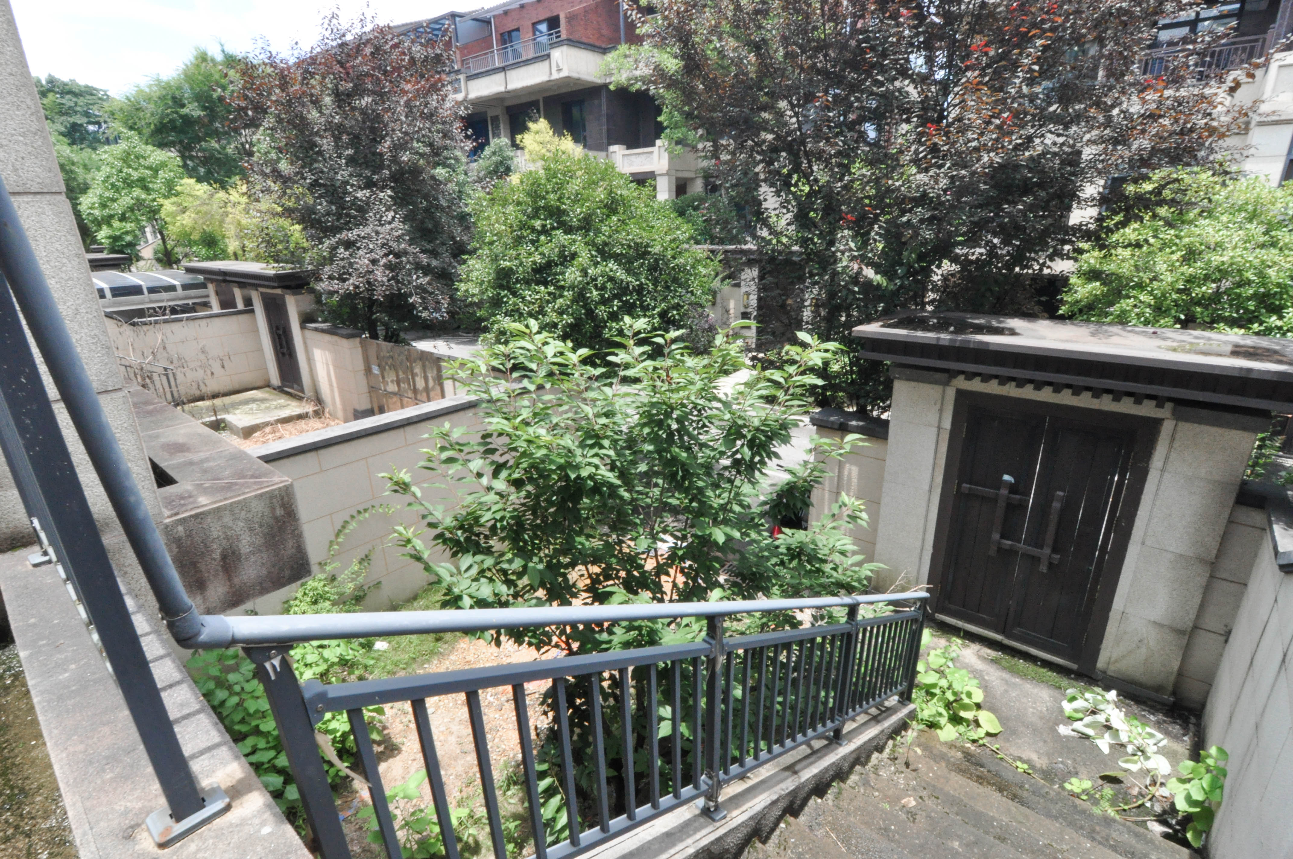长房梅溪香山  6室2厅3卫   1200.00万其他