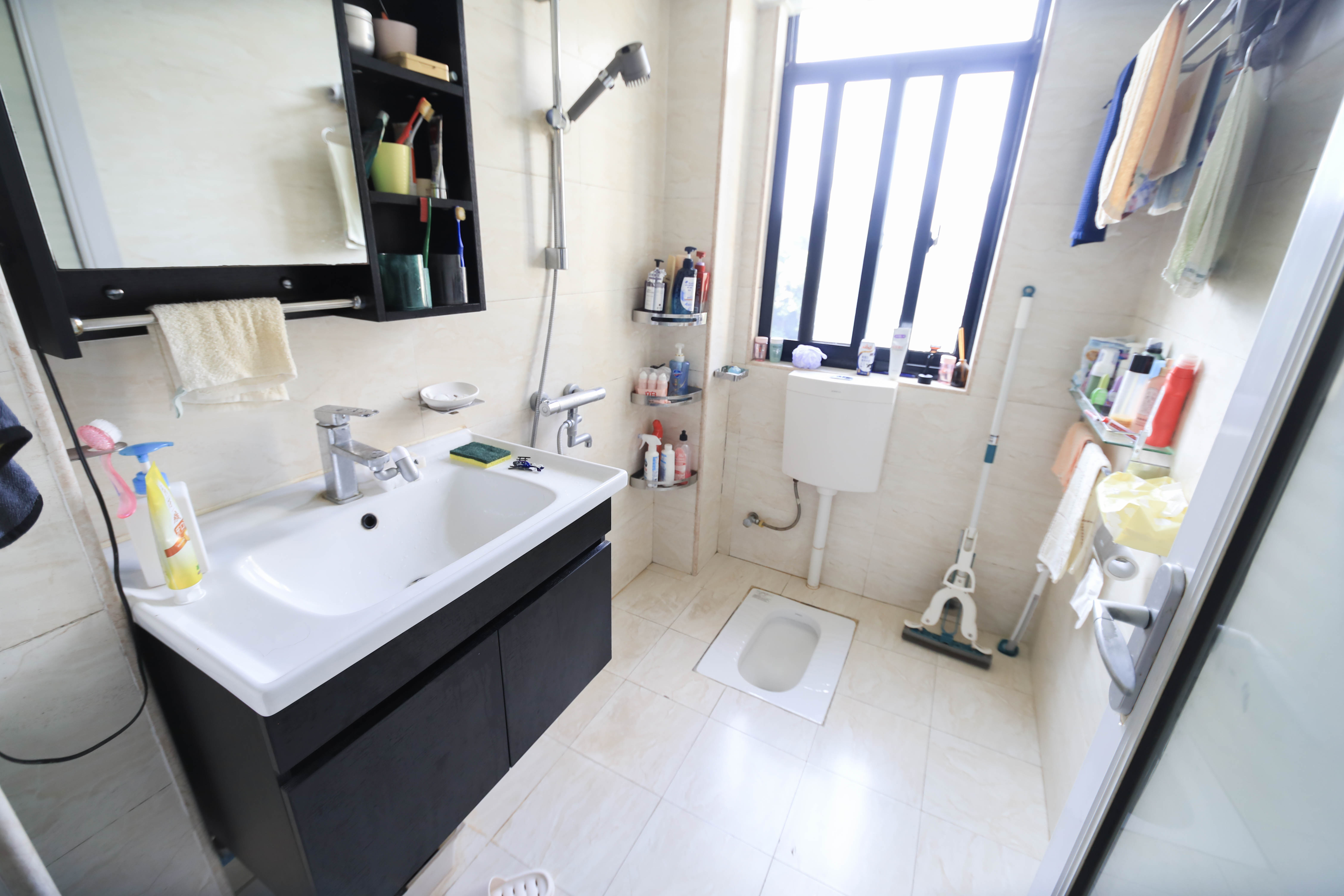 鄱阳小区  3室2厅2卫    69.0万 鄱阳小区  3室2厅2卫    69.0万卫生间