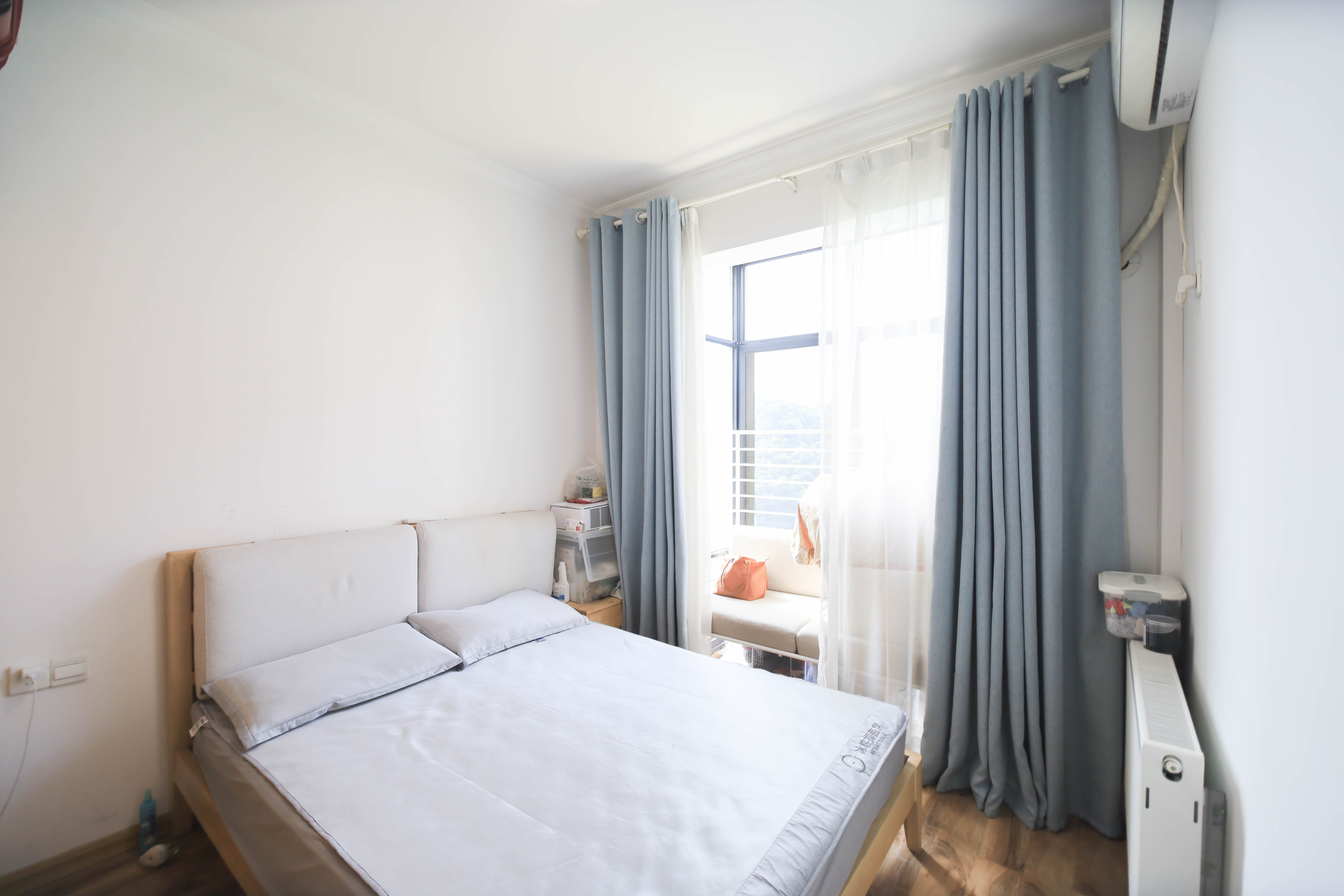 鄱阳小区  3室2厅2卫    69.0万 鄱阳小区  3室2厅2卫    69.0万卧室