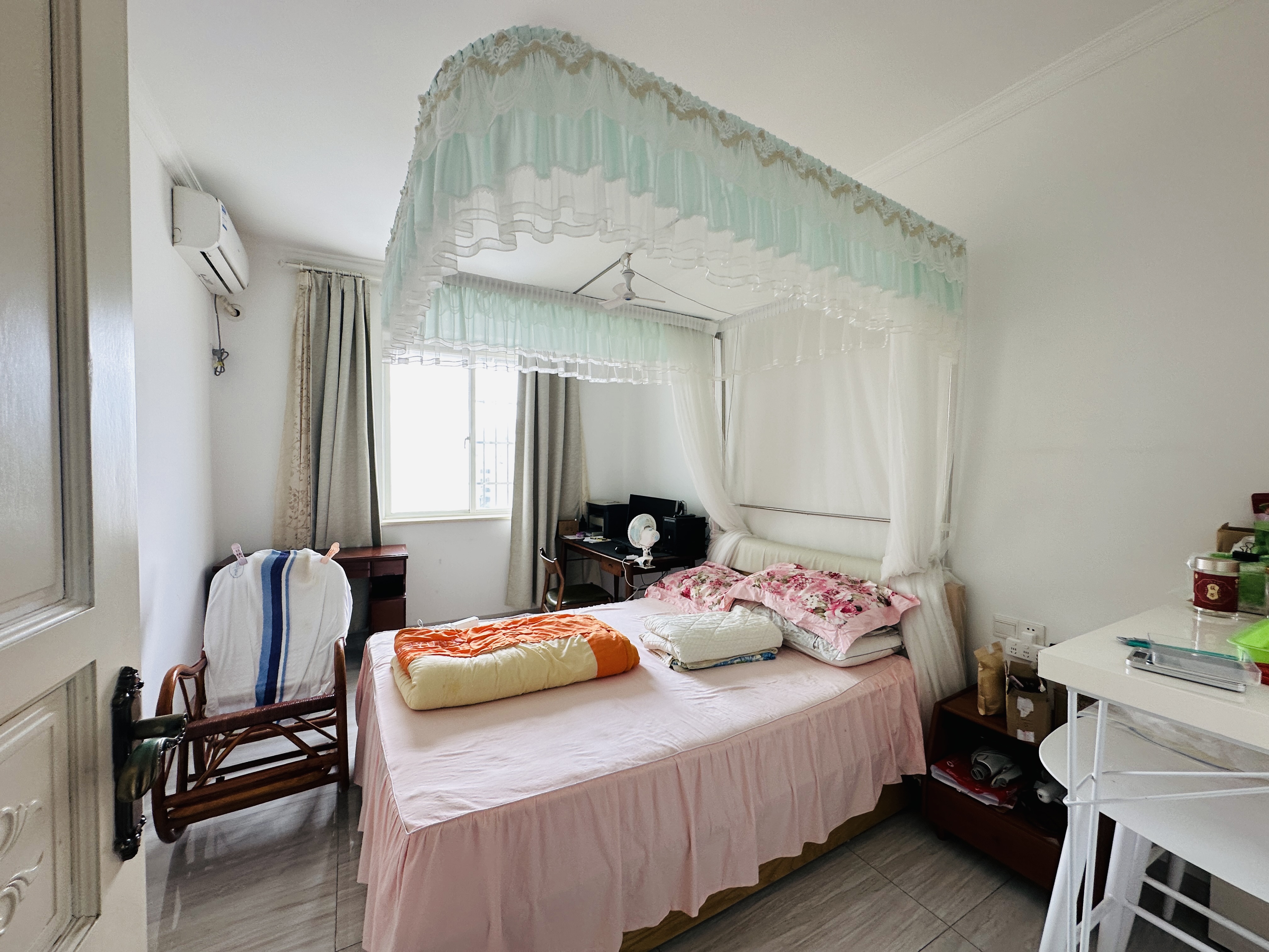 紫荆花园二区 4室2厅2卫 600.0万 紫荆花园二区 4室2厅2卫 600.0万卧室