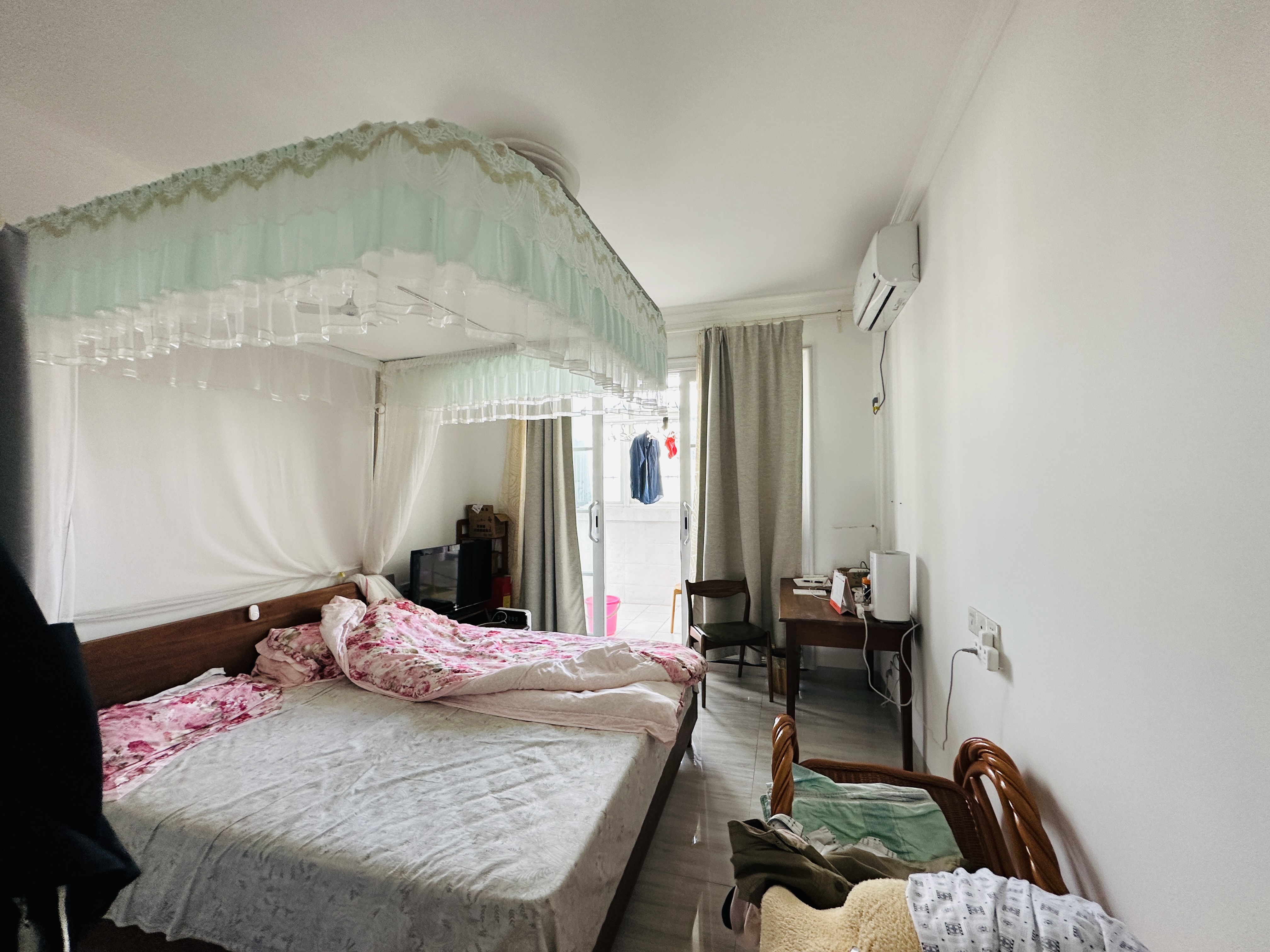 紫荆花园二区 4室2厅2卫 600.0万 紫荆花园二区 4室2厅2卫 600.0万卧室