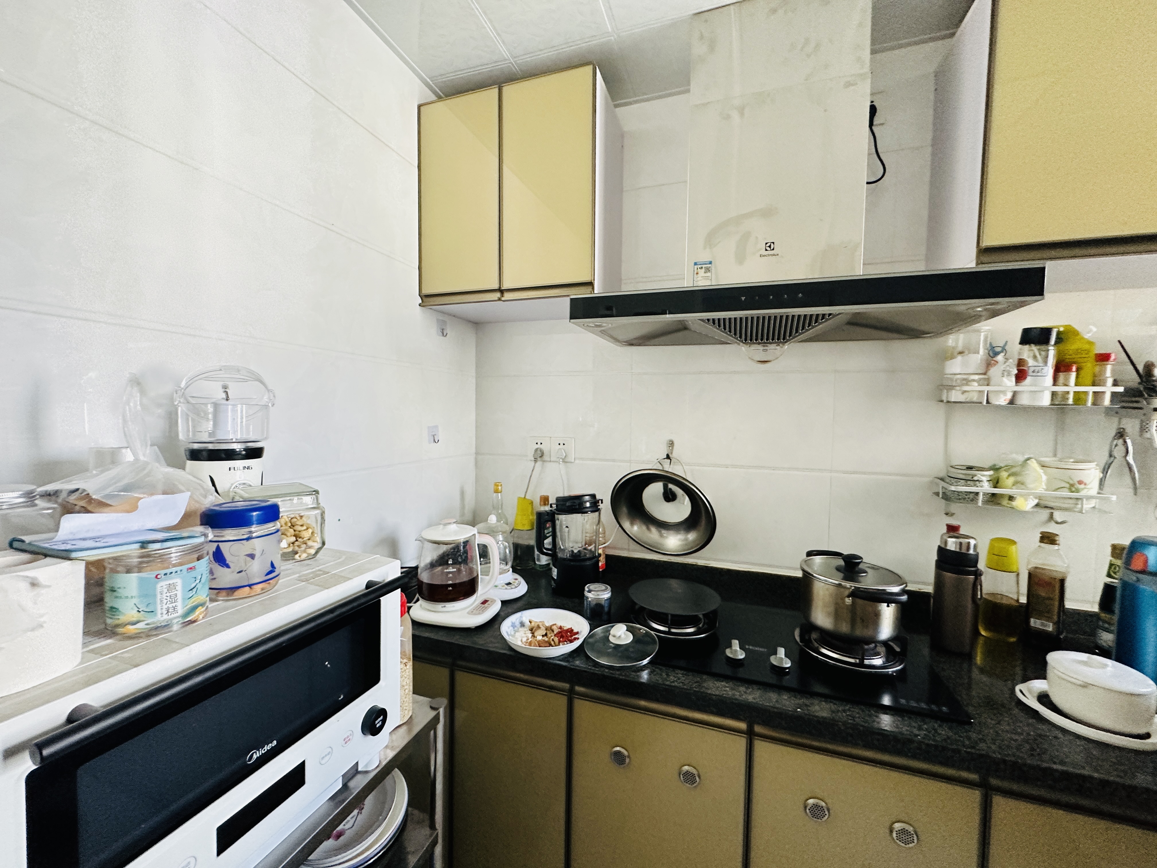 紫荆花园二区 4室2厅2卫 600.0万 紫荆花园二区 4室2厅2卫 600.0万阳台