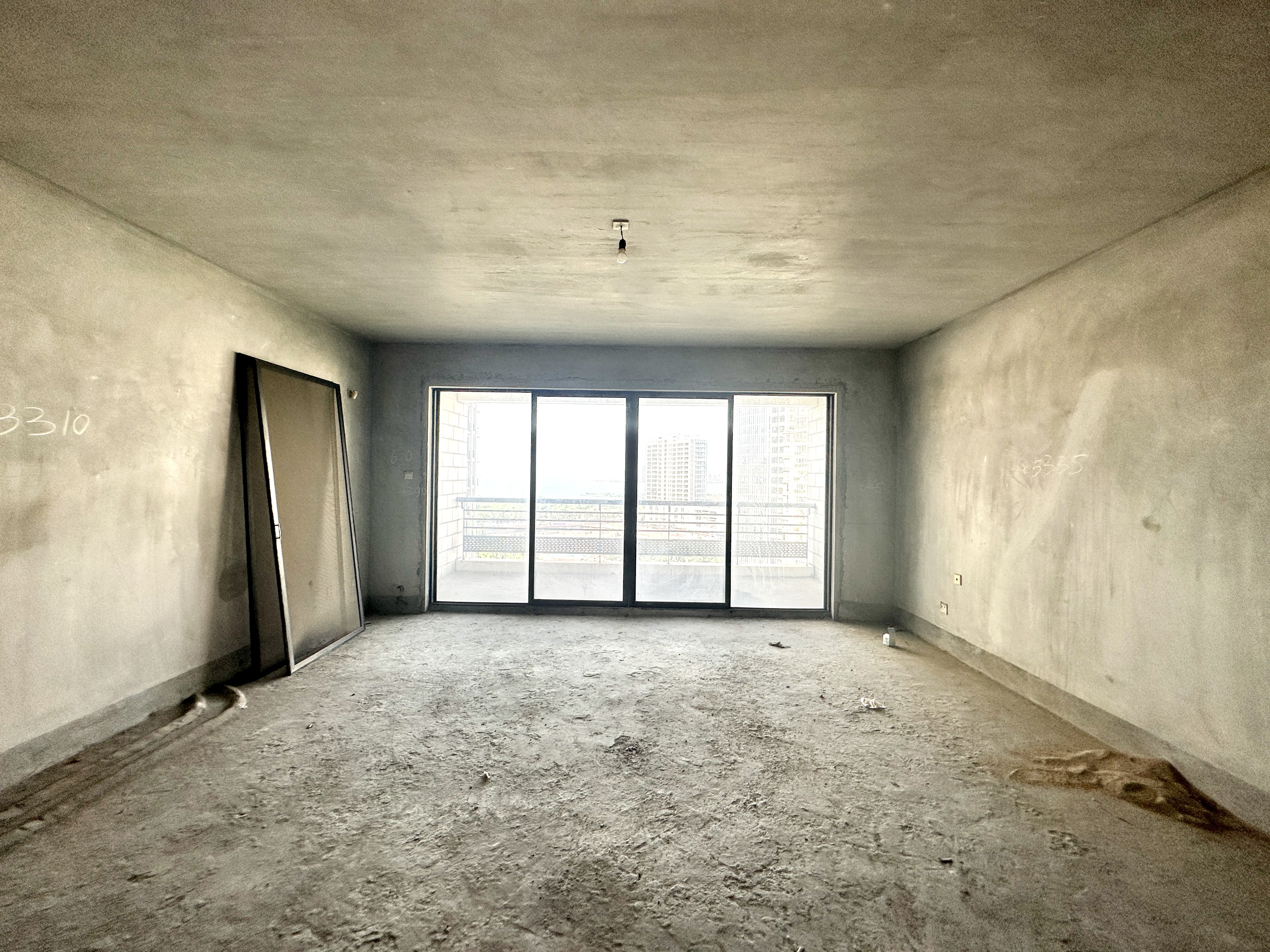 紫荆花园二区 5室3厅3卫 600.0万 紫荆花园二区 5室3厅3卫 600.0万客厅