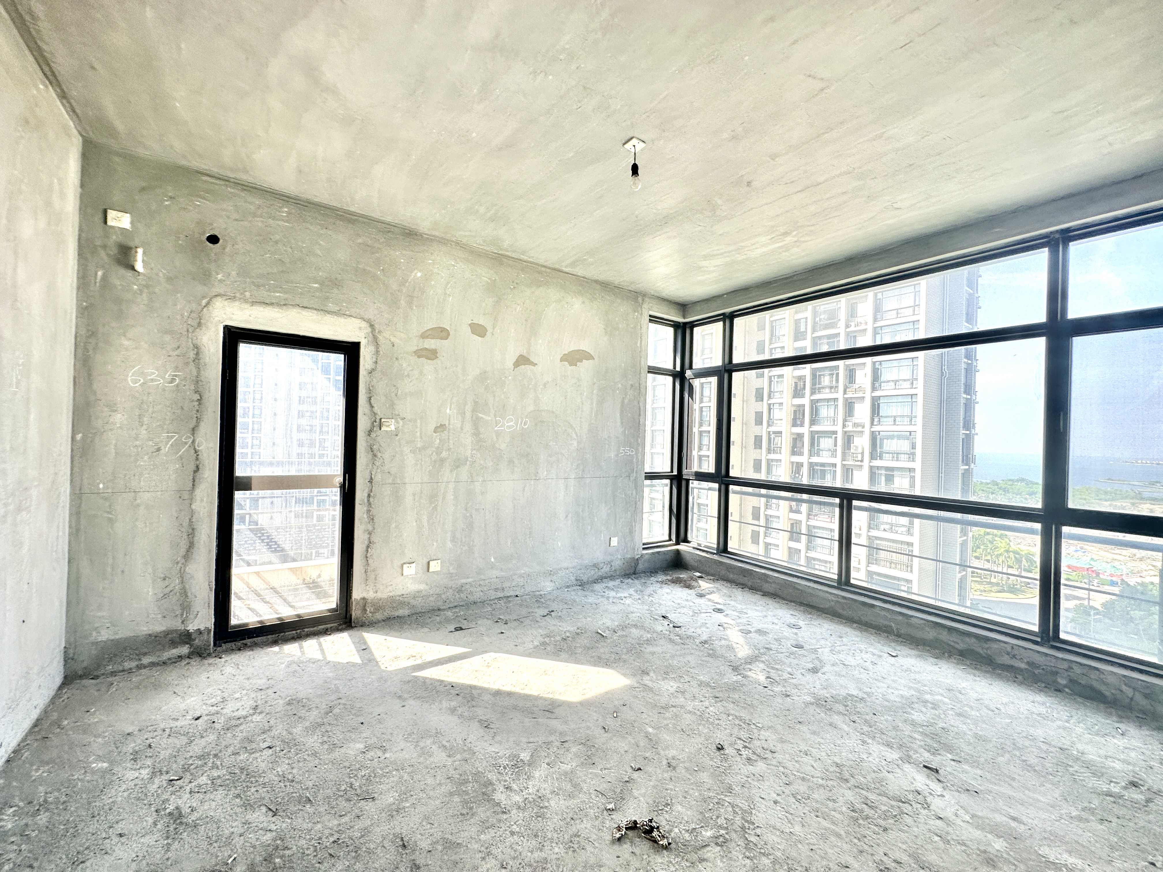 紫荆花园二区 5室3厅3卫 600.0万 紫荆花园二区 5室3厅3卫 600.0万卧室