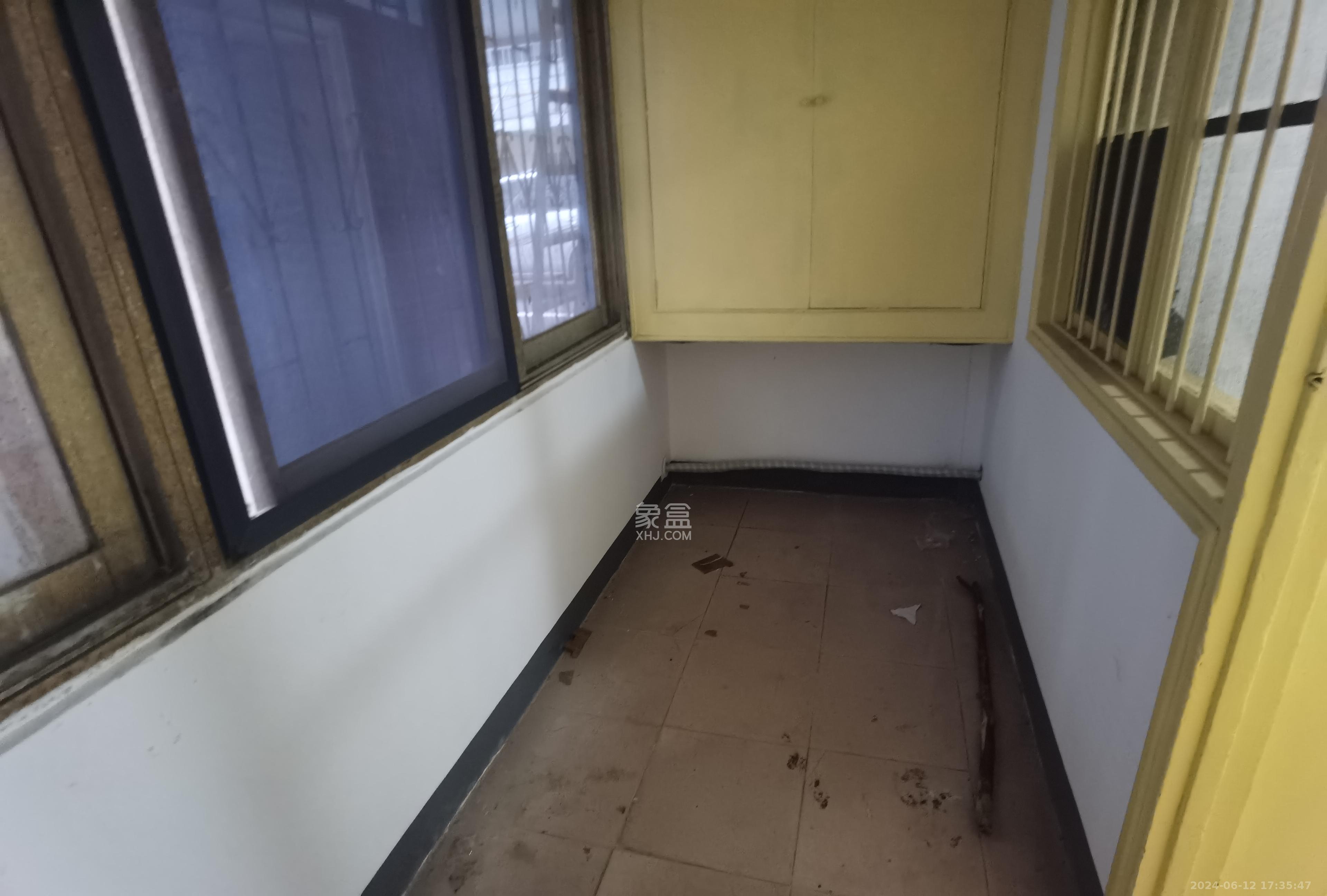 东塘工商局宿舍  3室2厅1卫   2300.00元/月室内图