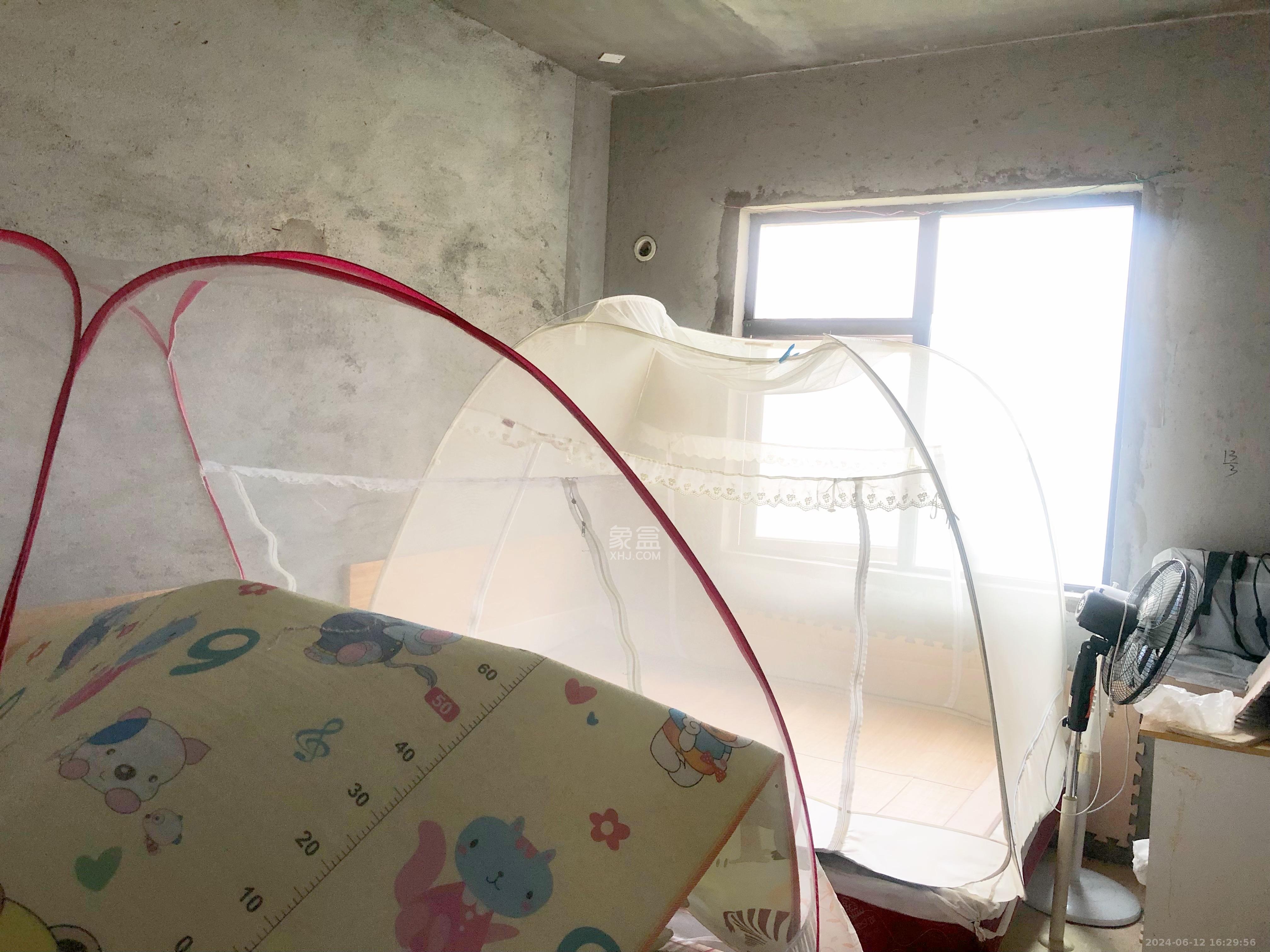 德润小区（丰升德润小区）  4室2厅1卫   2000.00元/月室内图