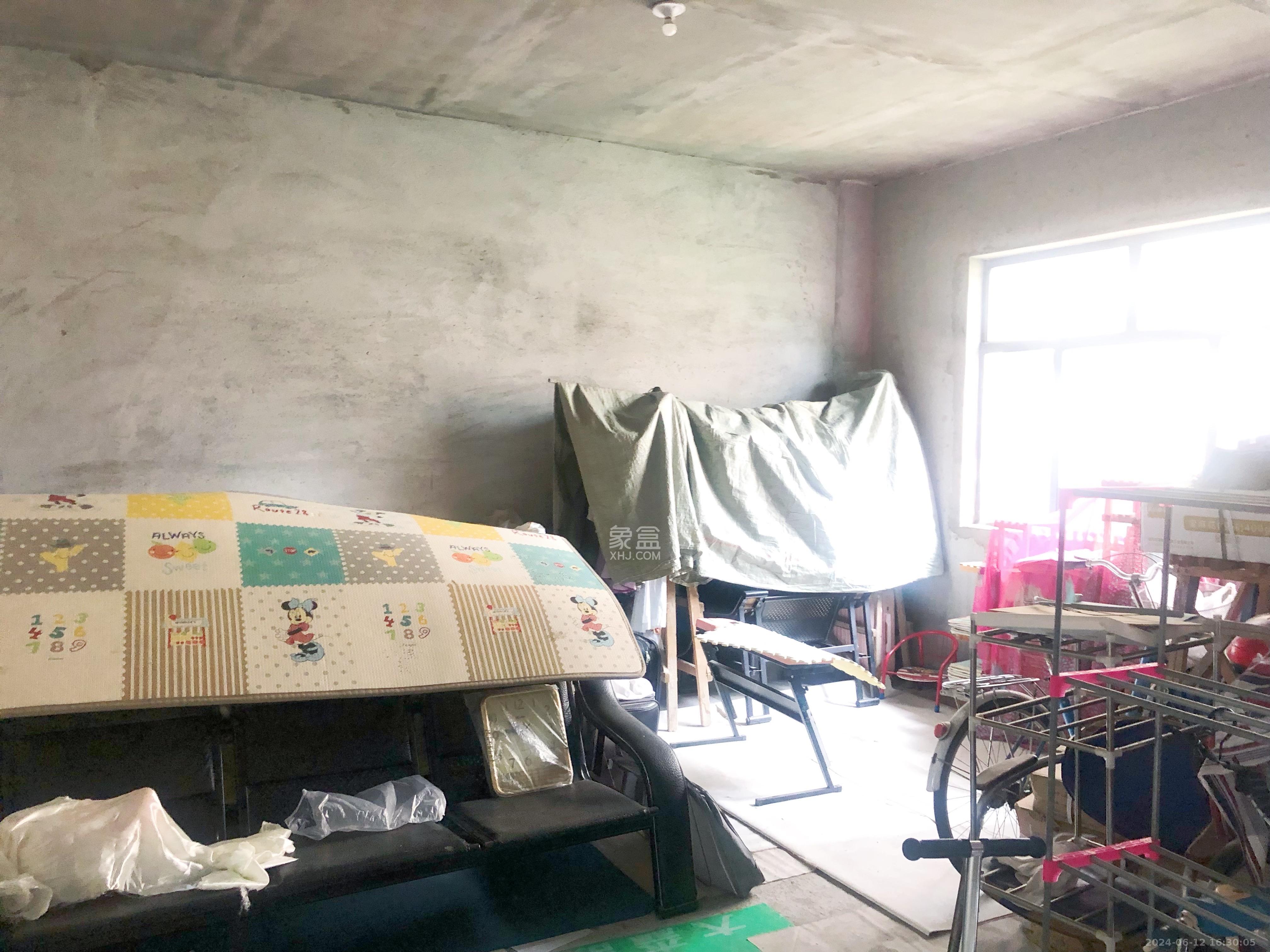 德润小区（丰升德润小区）  4室2厅1卫   2000.00元/月室内图
