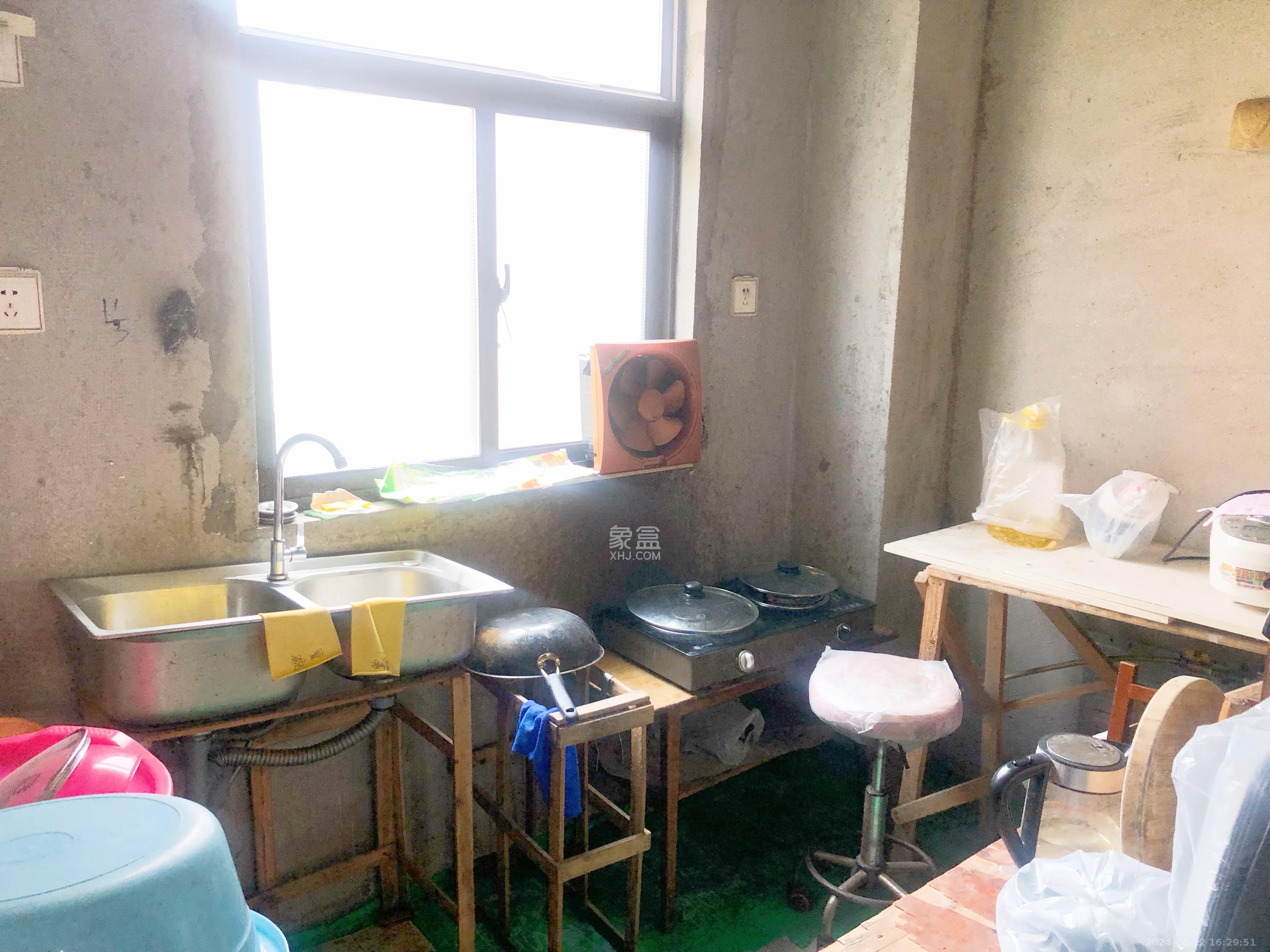 德润小区（丰升德润小区）  4室2厅1卫   2000.00元/月室内图