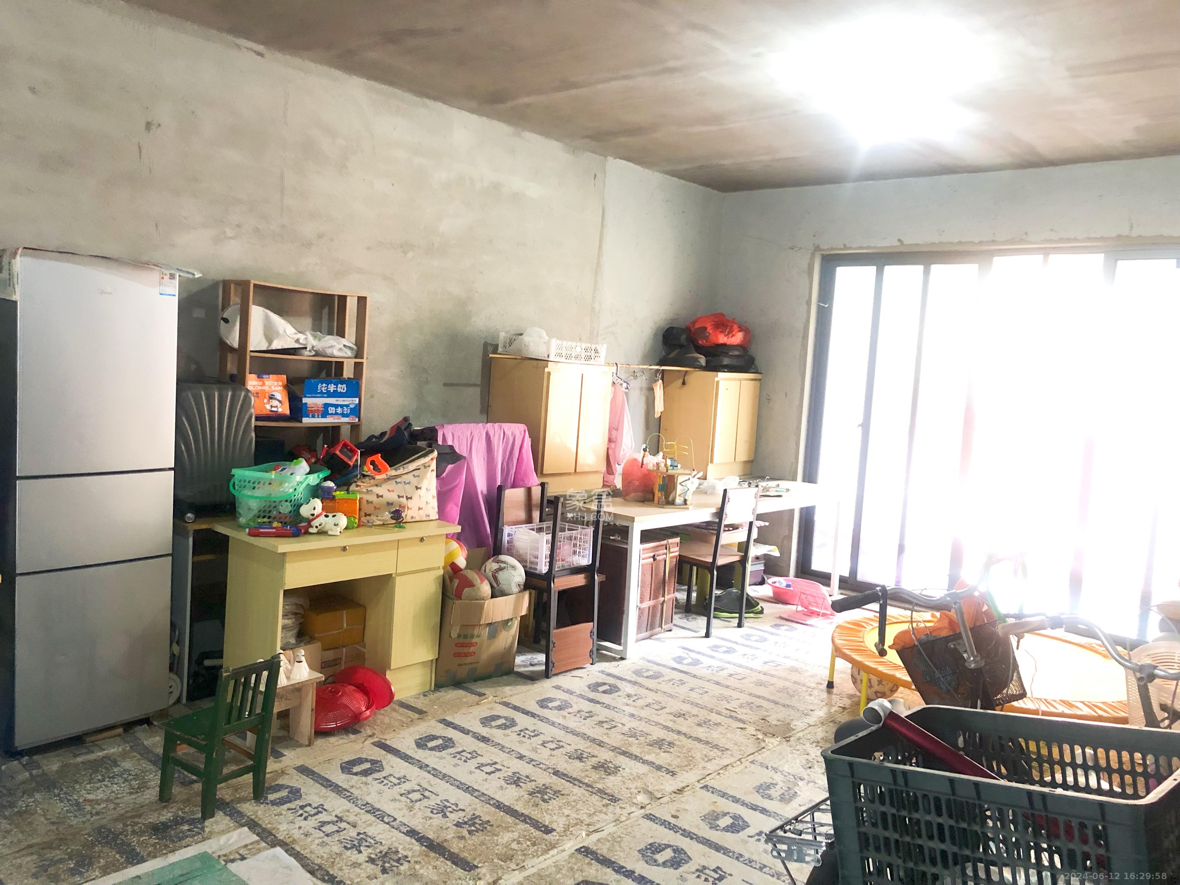 德润小区（丰升德润小区）  4室2厅1卫   2000.00元/月室内图