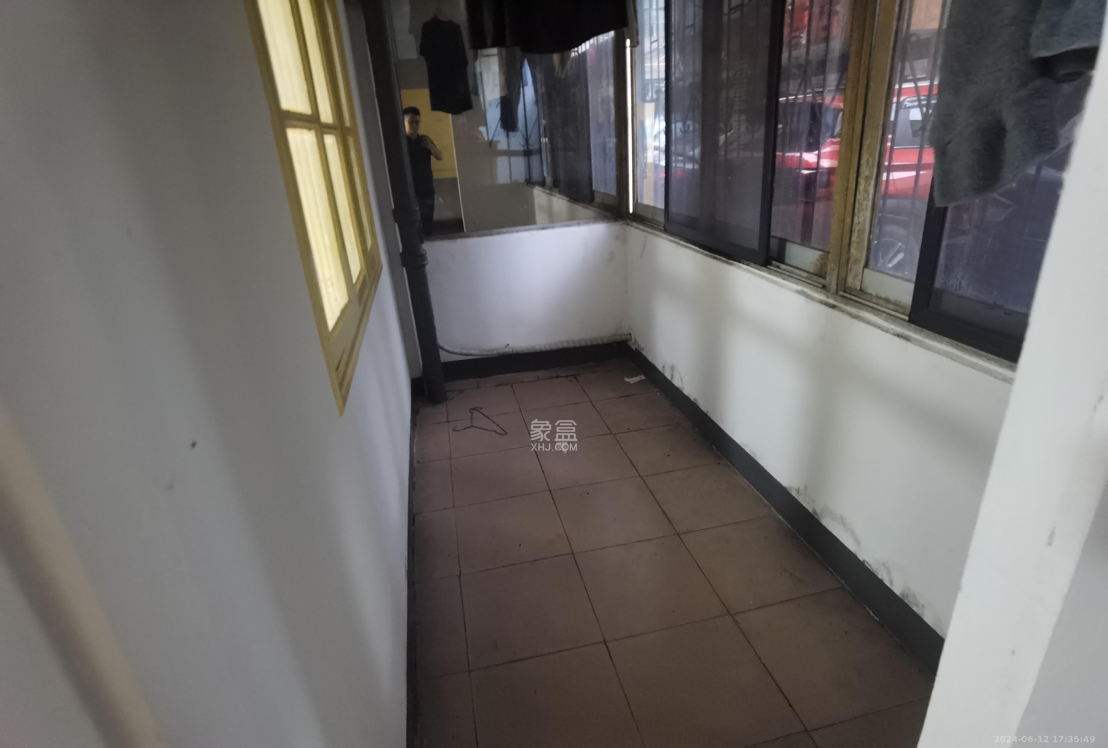 东塘工商局宿舍  3室2厅1卫   2300.00元/月室内图