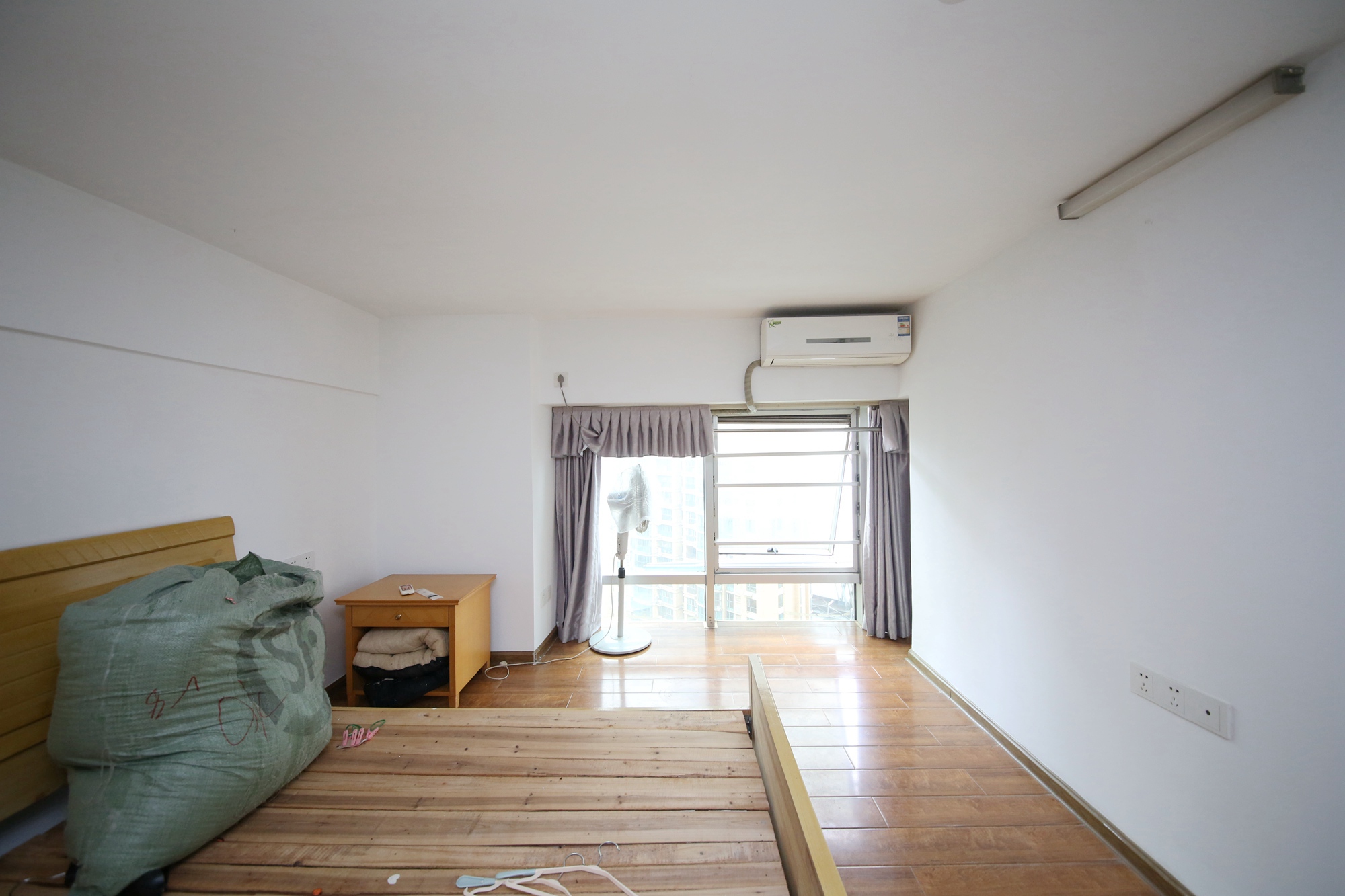 融圣国际  2室1厅1卫    40.0万卧室