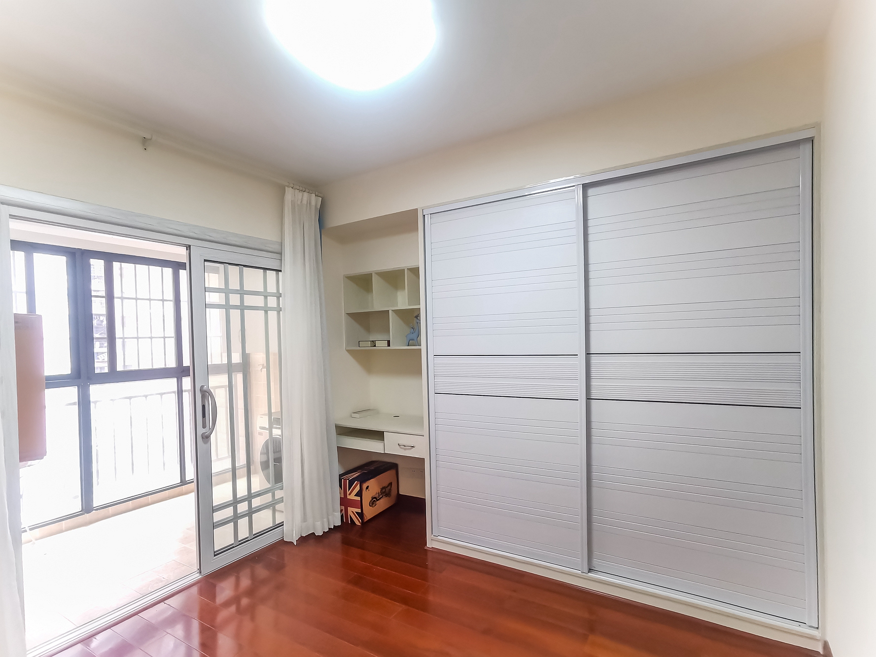 三一街区 3室2厅1卫 72.9万 三一街区 3室2厅1卫 72.9万卧室