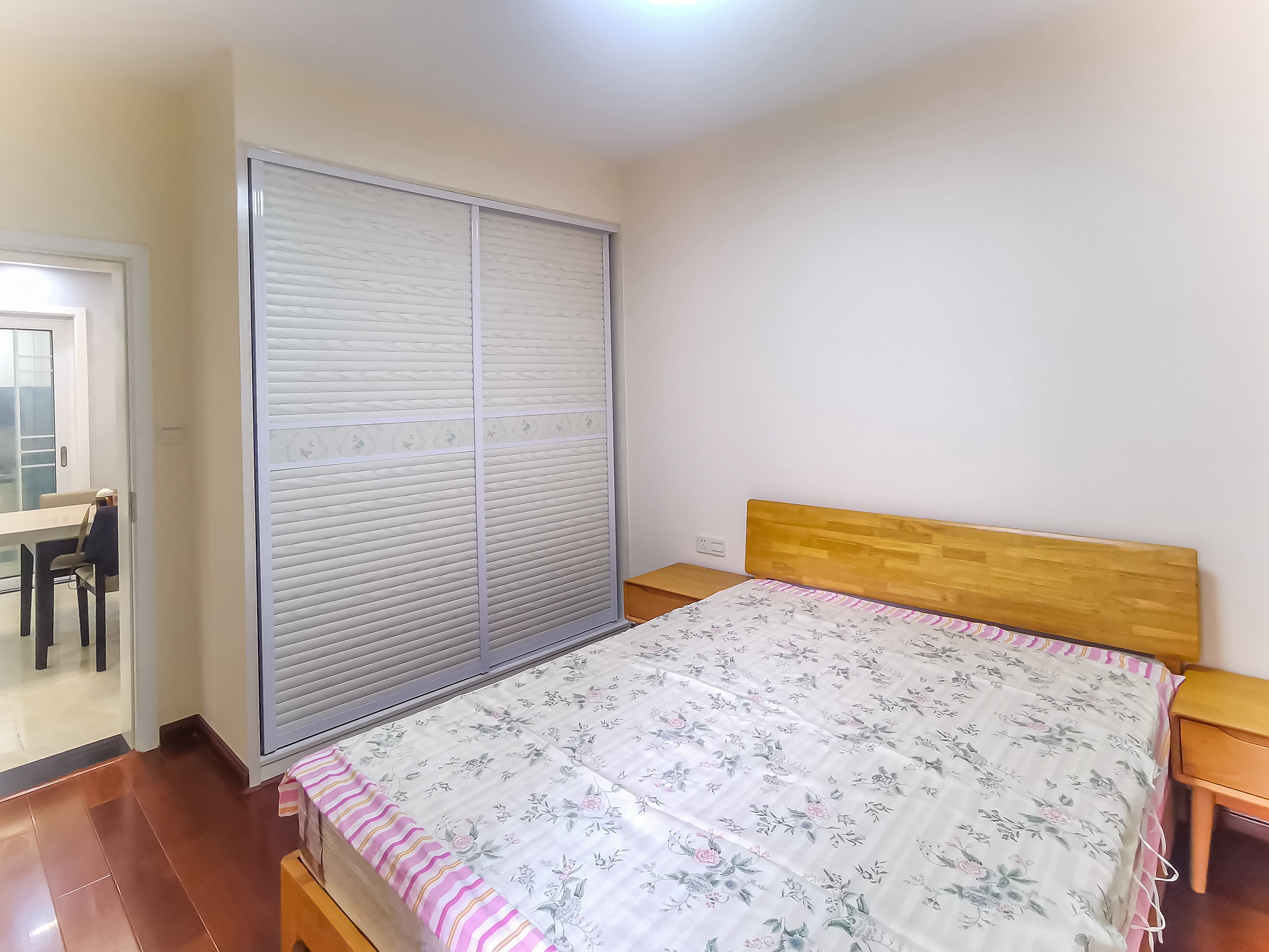 三一街区  3室2厅1卫   79.60万卧室