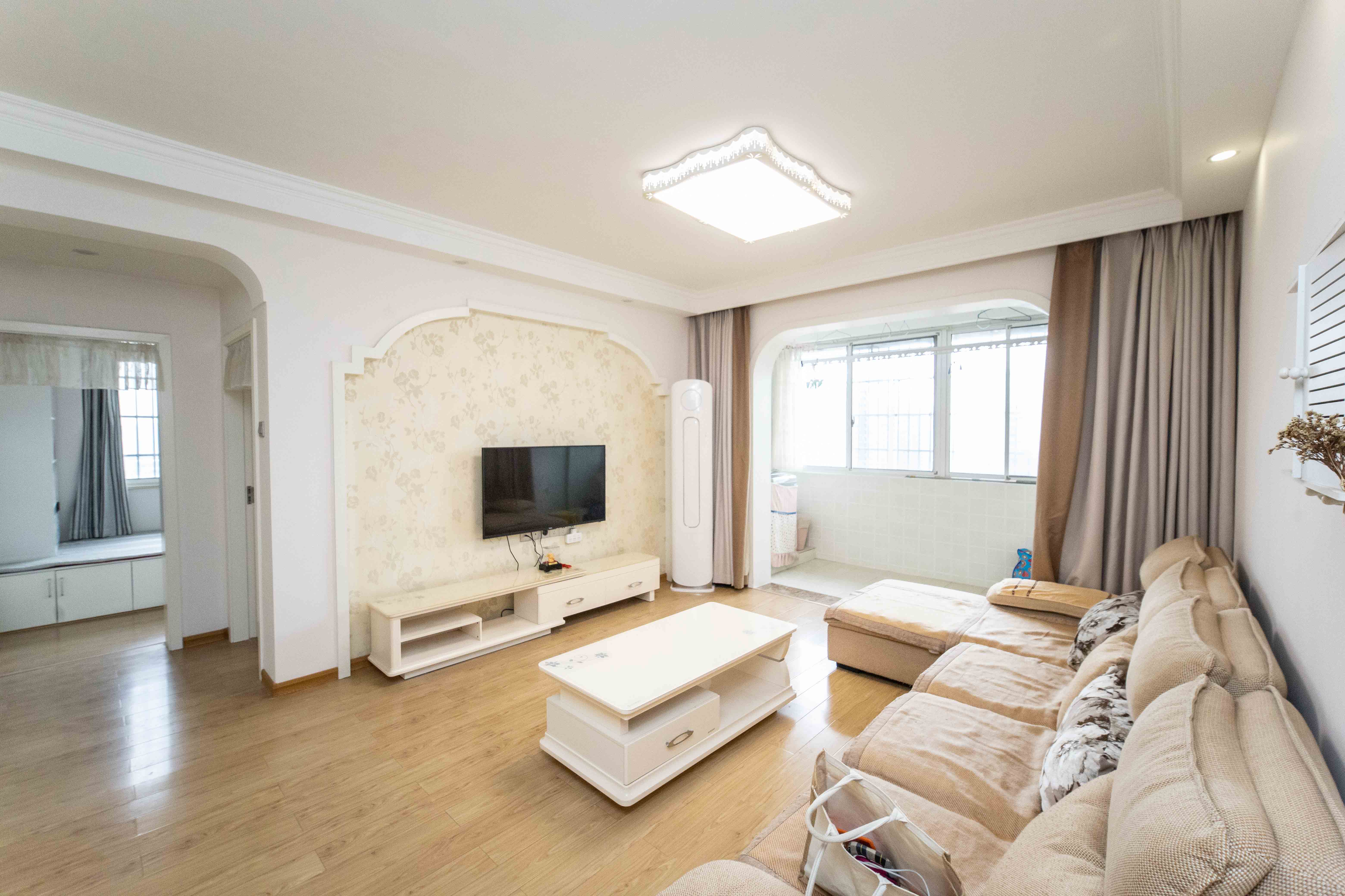 芙蓉上河图 3室2厅1卫 79.8万 芙蓉上河图 3室2厅1卫 79.8万客厅