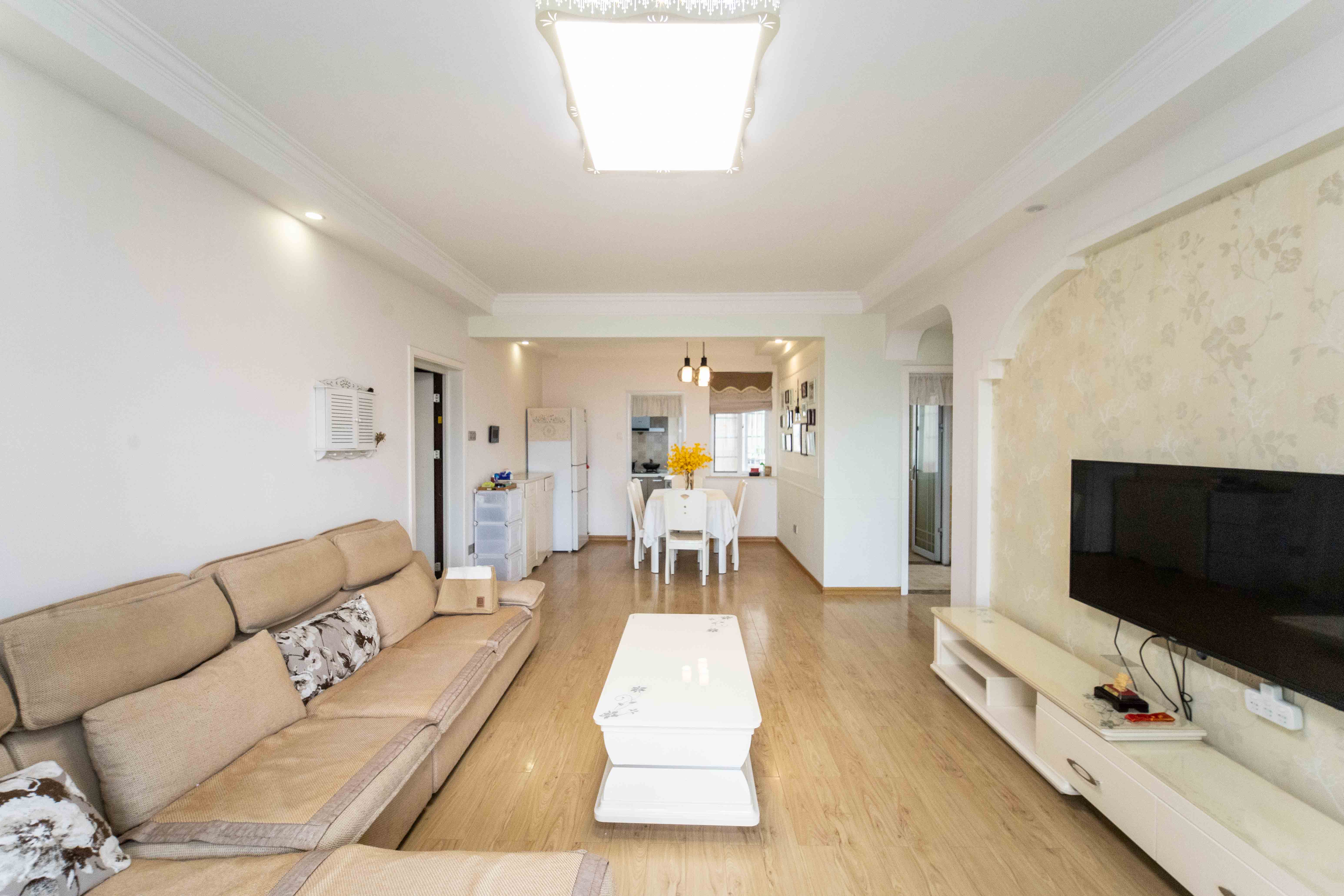 芙蓉上河图 3室2厅1卫 79.8万 芙蓉上河图 3室2厅1卫 79.8万客厅