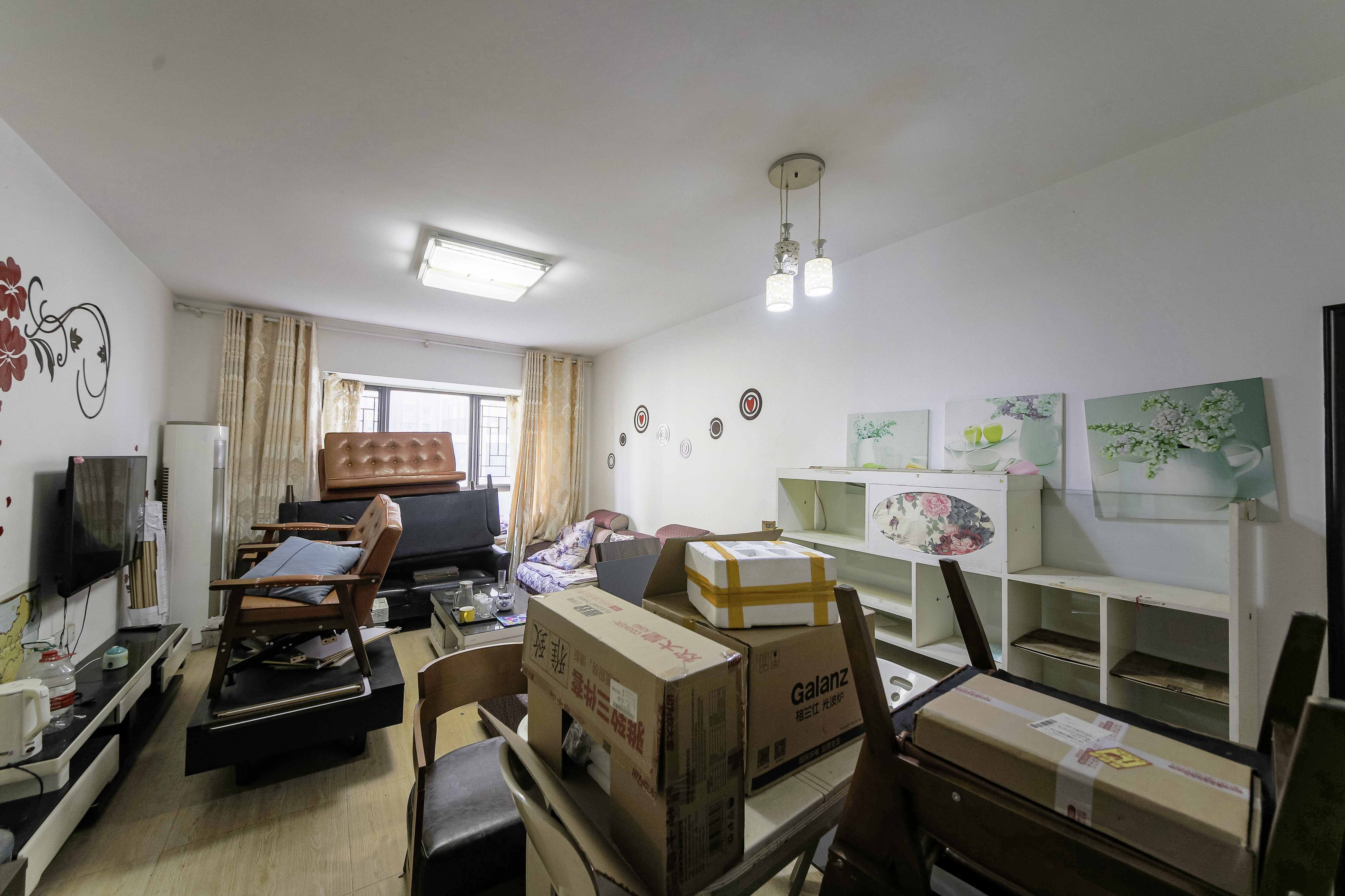 德庆水韵山城  2室2厅1卫   63.00万客厅