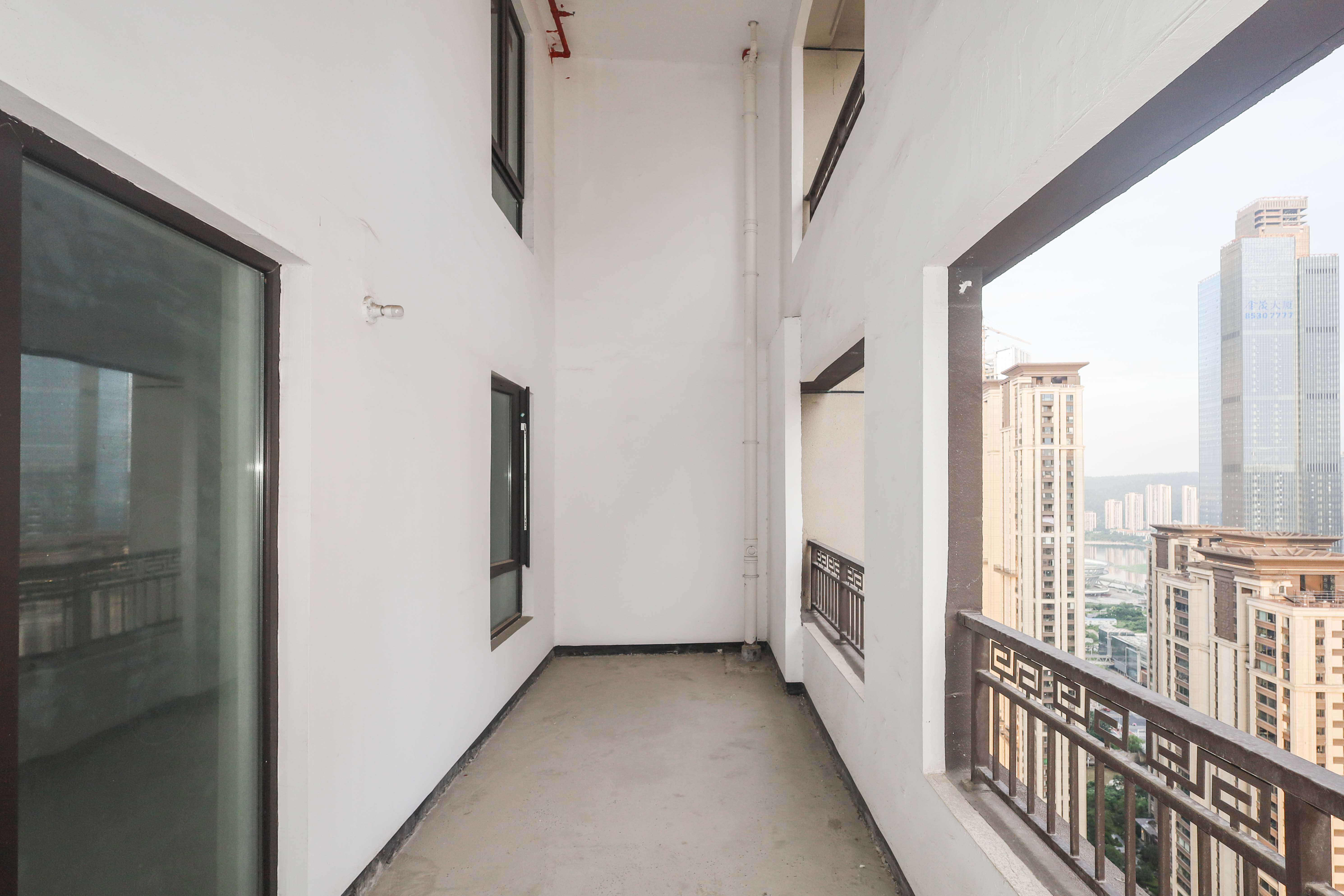 建发央著  4室2厅2卫   300.00万阳台